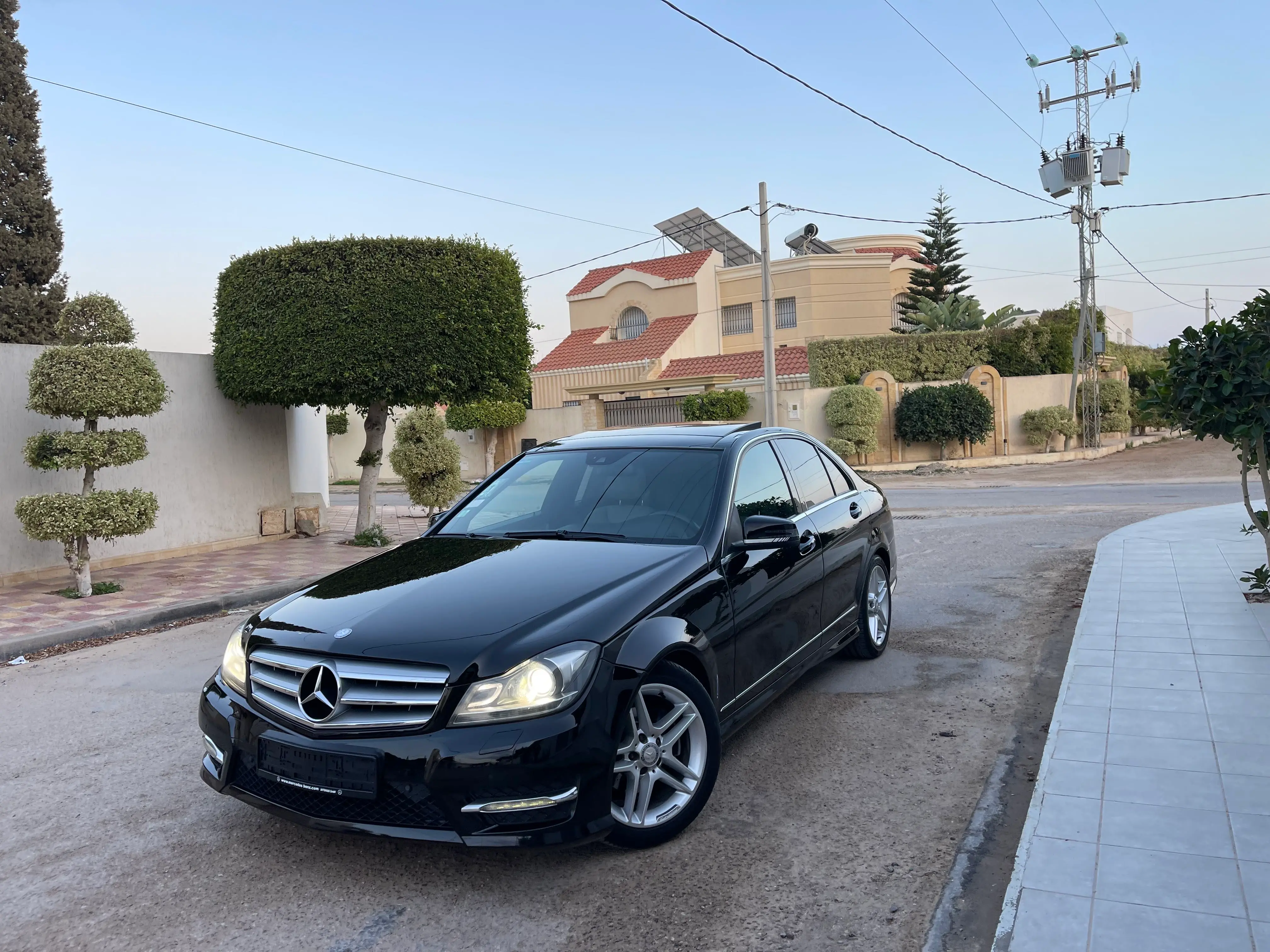  MERCEDES-BENZ C180 Restylée AMG plus à Sfax - Photo 2
