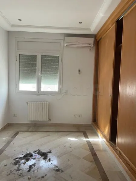  A vendre villa lieu khzema très bonne emplacement 