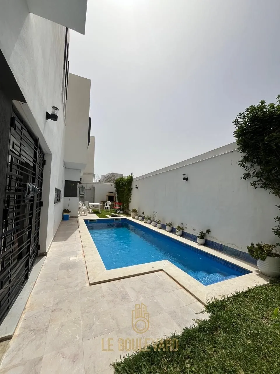  À VENDRE un appartement S+2 meublé situé à Résidence Palme Lake Resort Folla Monastir 