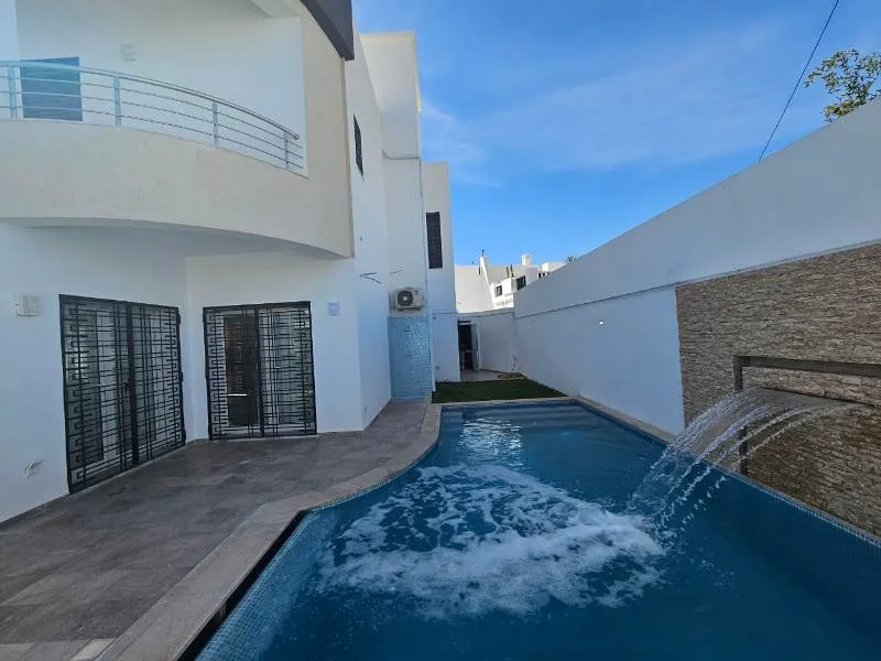 Résidence dispose de 11 Appartements à Chatt Mariem, Prés de la Mer