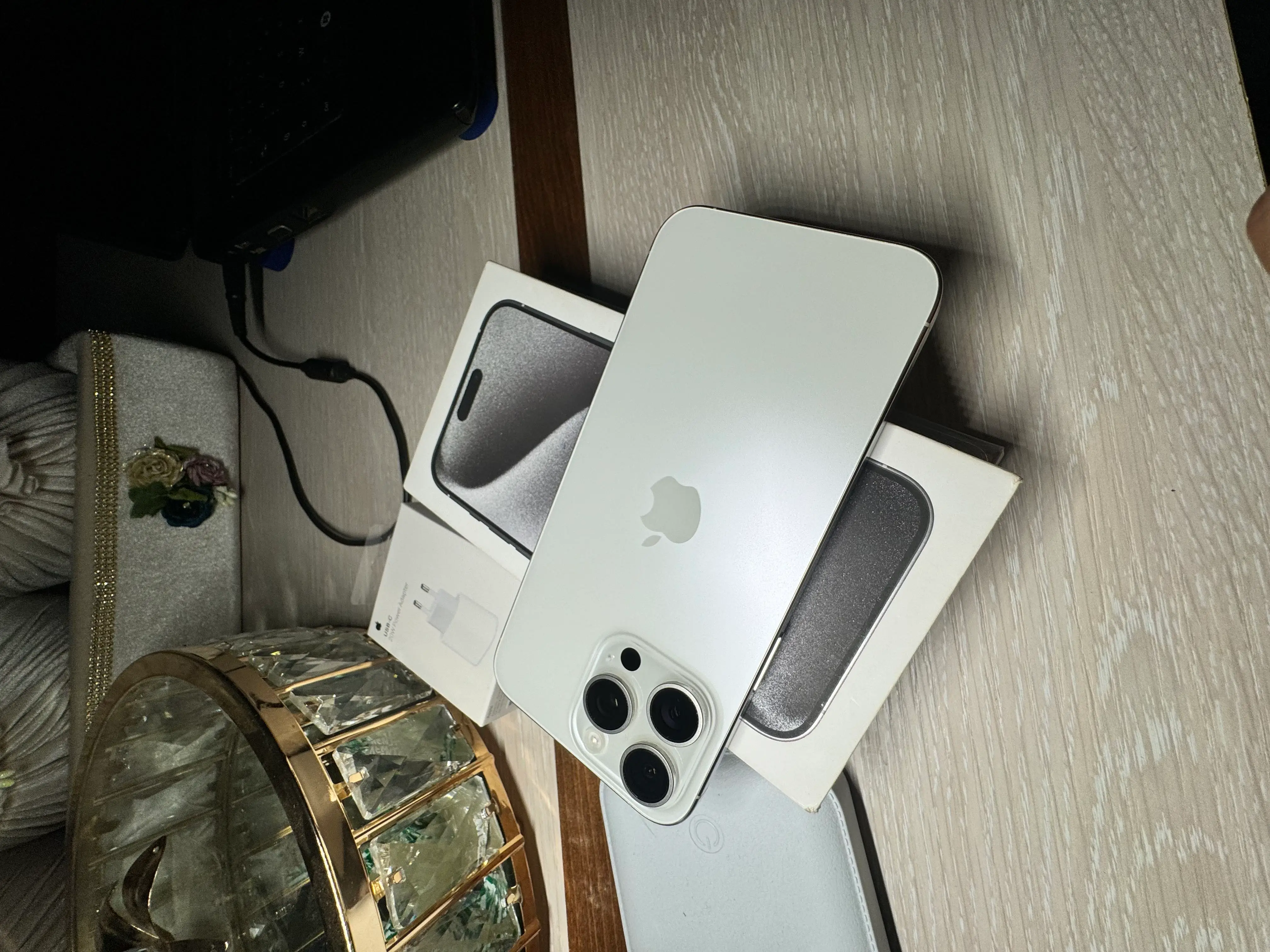  White Titanium IPhone 15 Pro Max Européen ????Prix Non négociable à Monastir - Photo 3