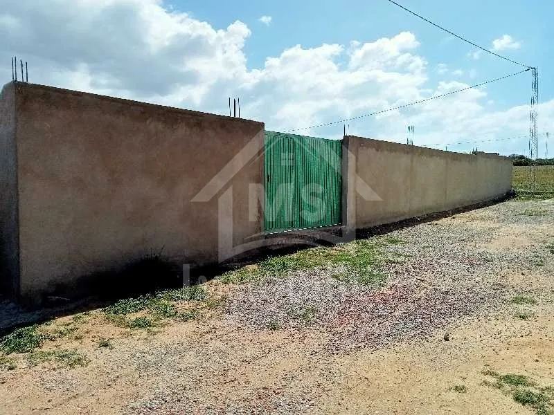    Terrain dans une ruelle