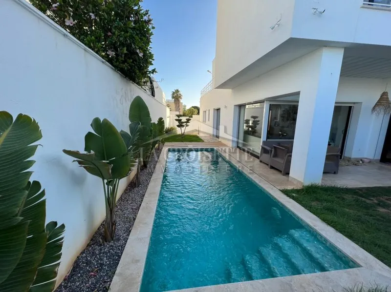  Villa S+5 avec piscine à Gammarth MVV0290 