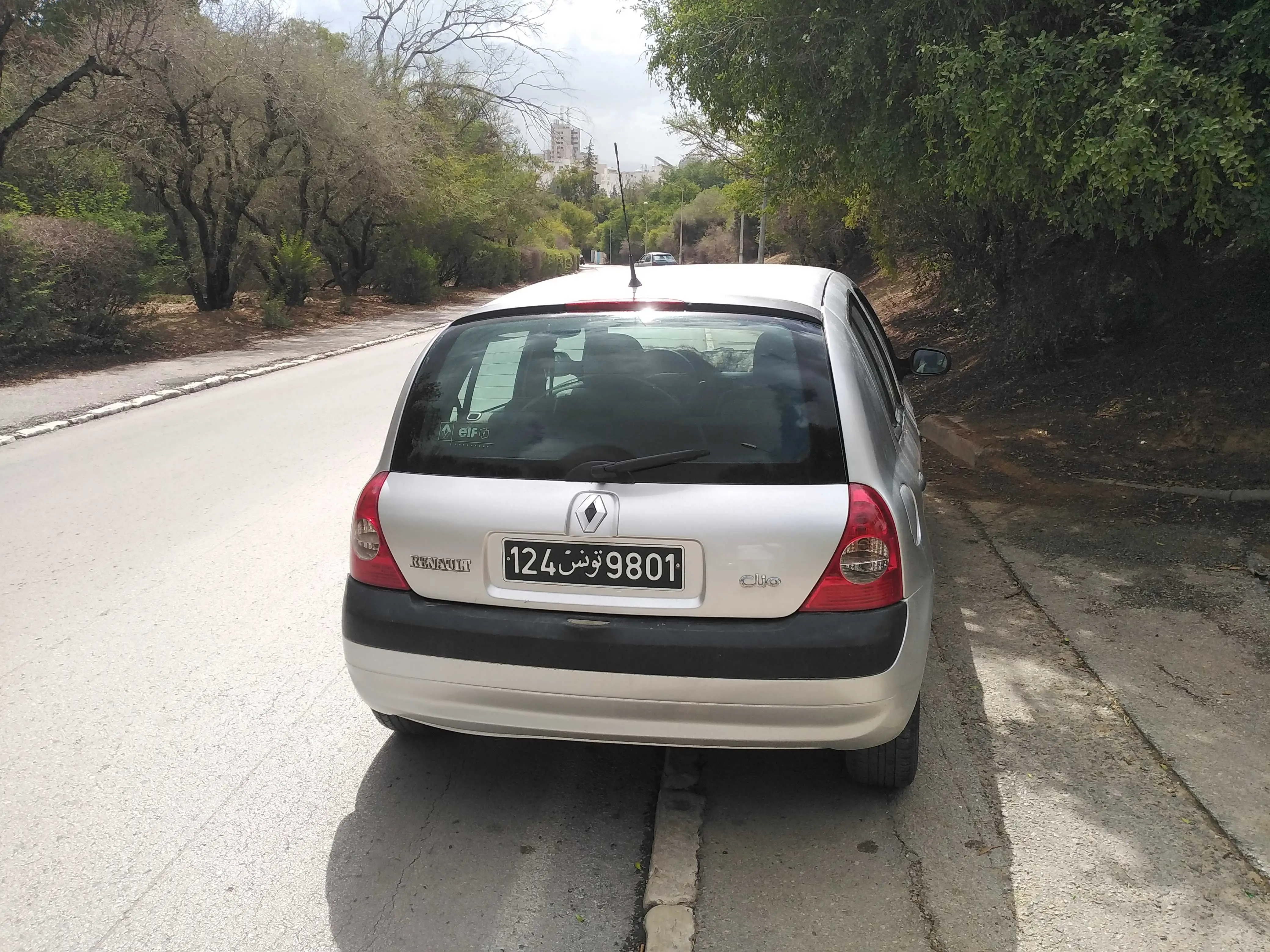  Avendre clio essence 4cv première main T. Ô sauf clim tel 58058698 à Tunis - Photo 2