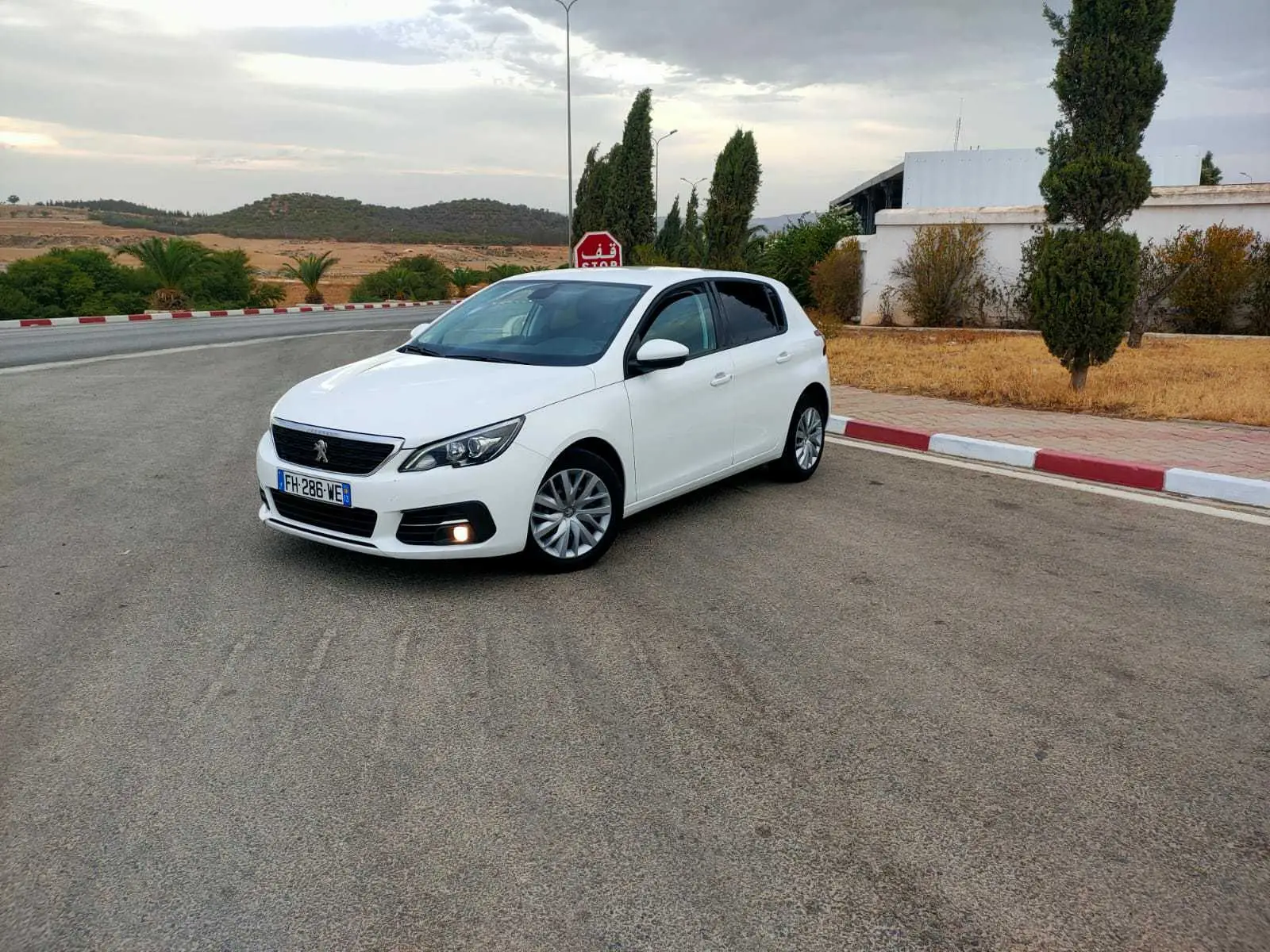  Peugeot 308 Dissel bleu ehdi boite 6 tt option importé fin sir état neuf à Beja - Photo 3
