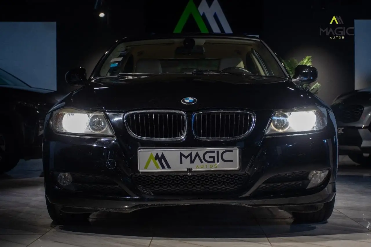  Bmw 320i première main toute option karhba 3la l'origine 
