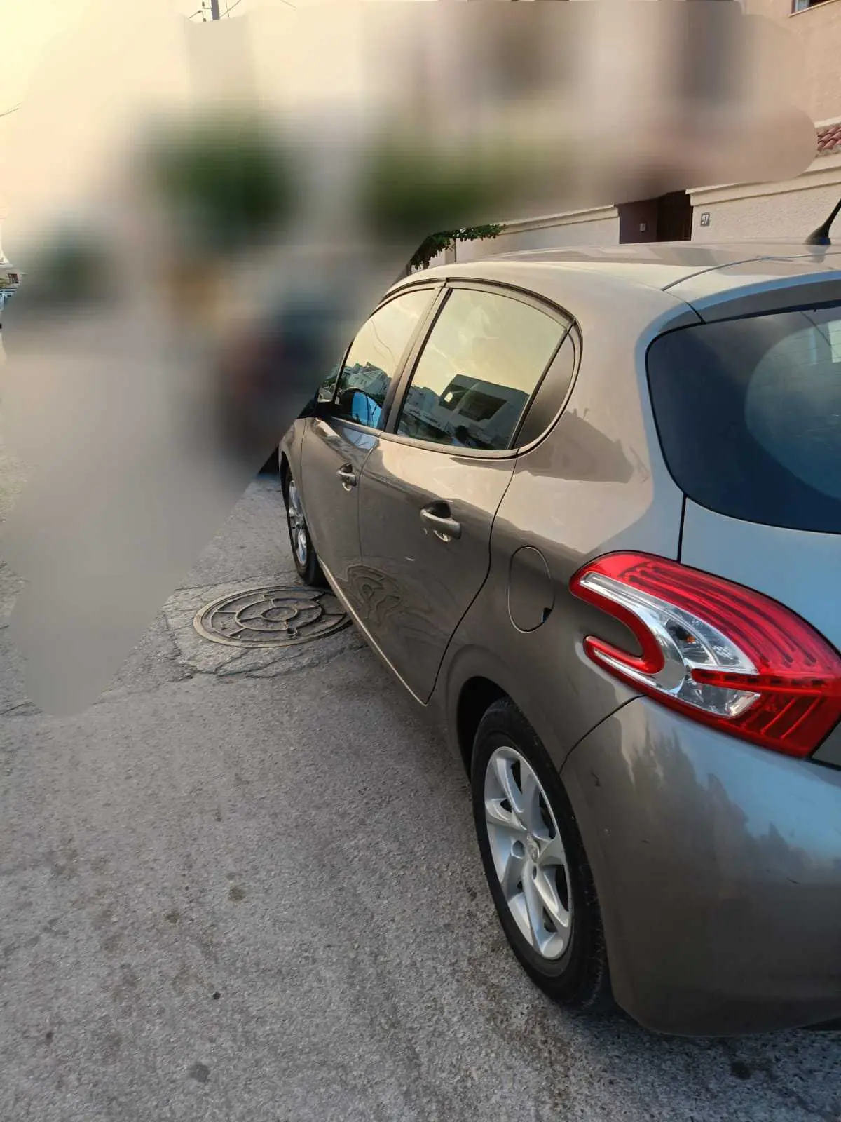  A vendre Peugeot 208 en très bonne état à sousse - Photo 2