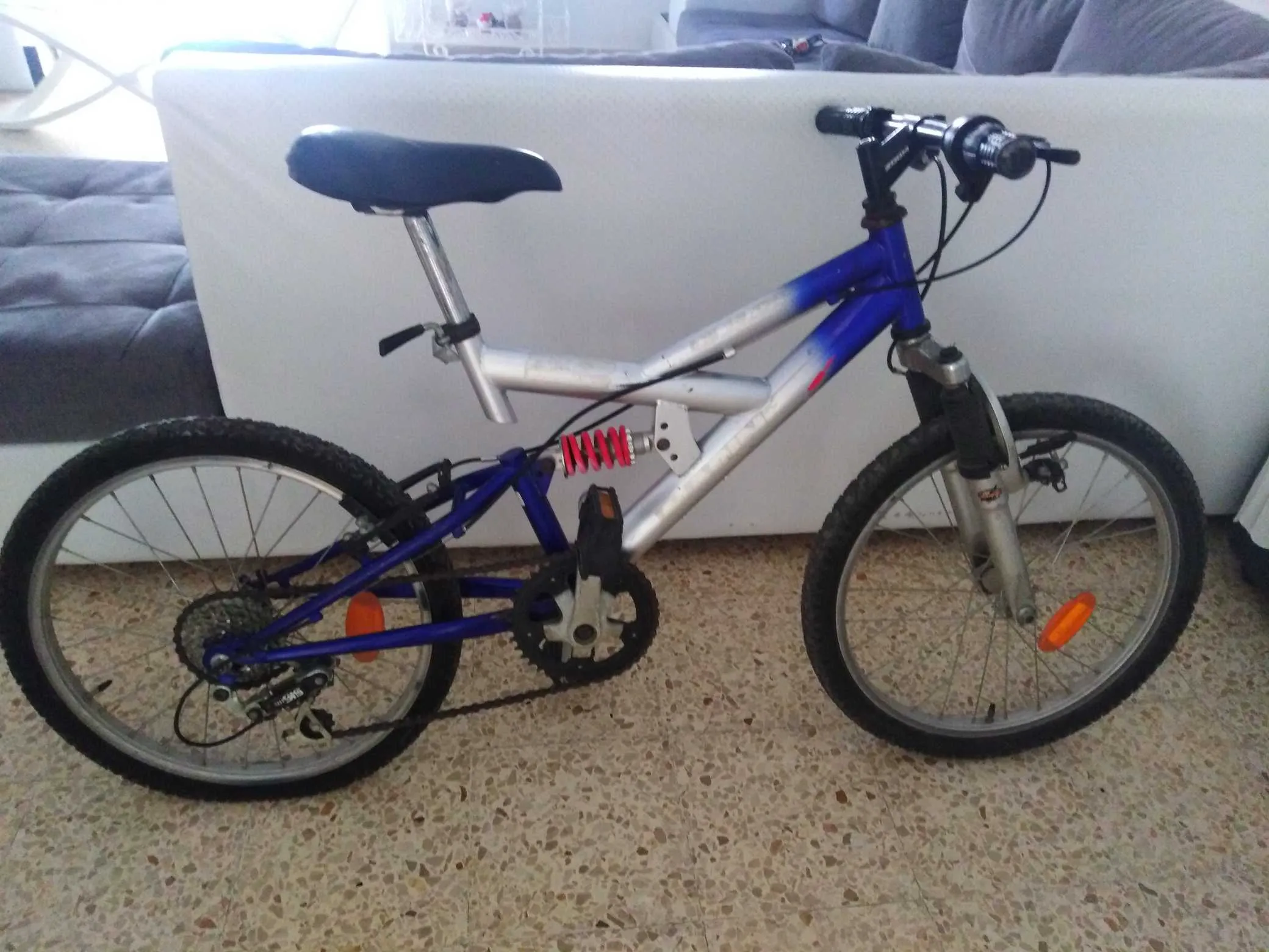  Tata xénon 4 porte 4*2 - 2.2L - Tel 98479647 - 21140009 