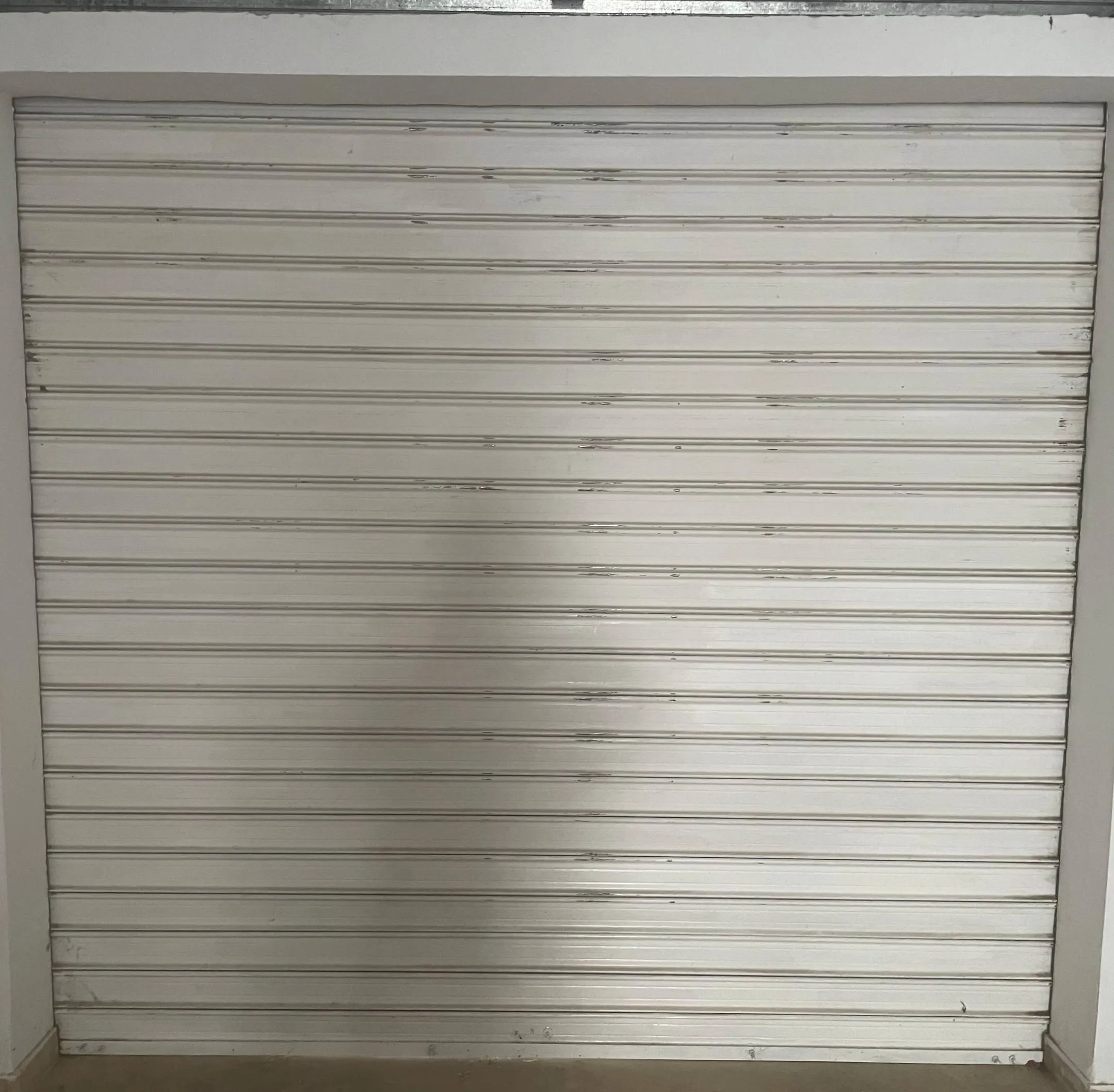  À VENDRE: Porte de garage enroulable avec moteur en bon état à Tunis - Photo 2