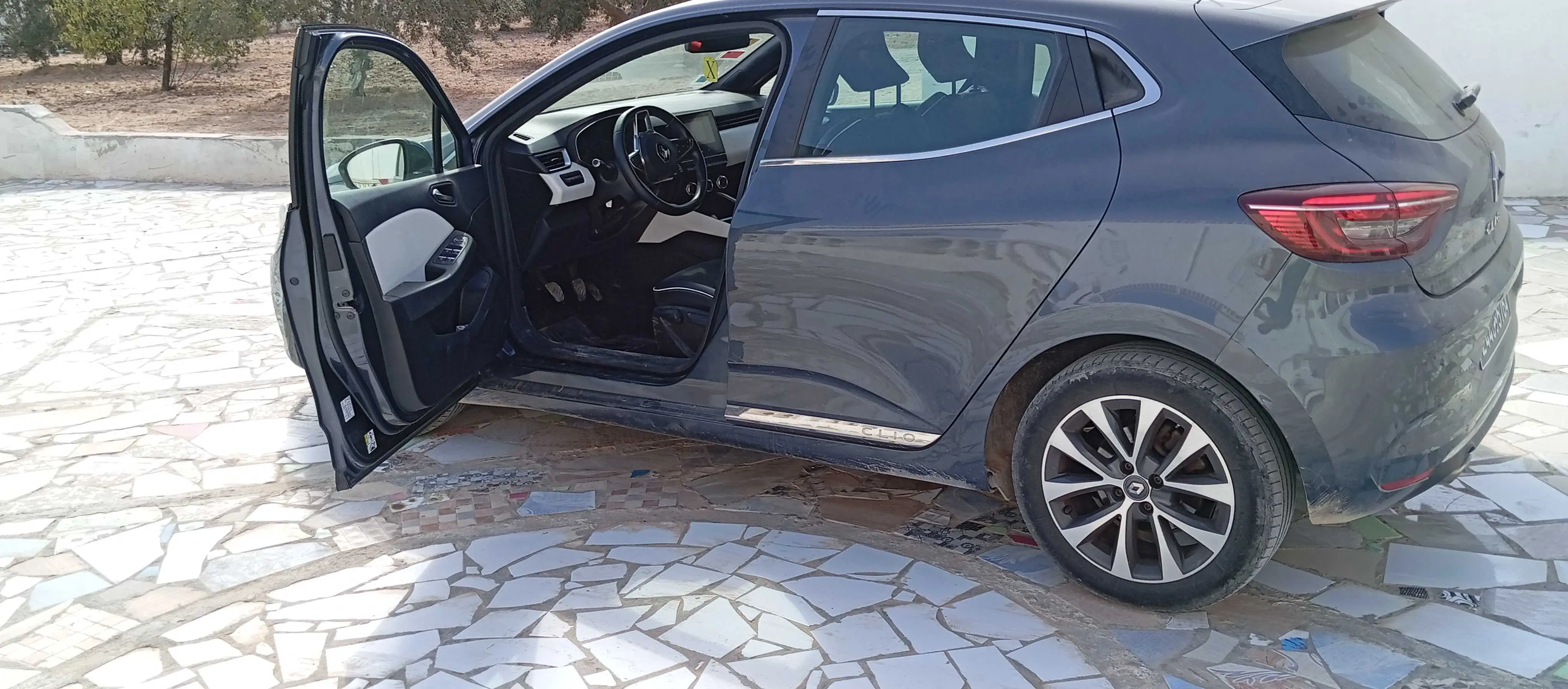  Clio5 à Medenine - Photo 3