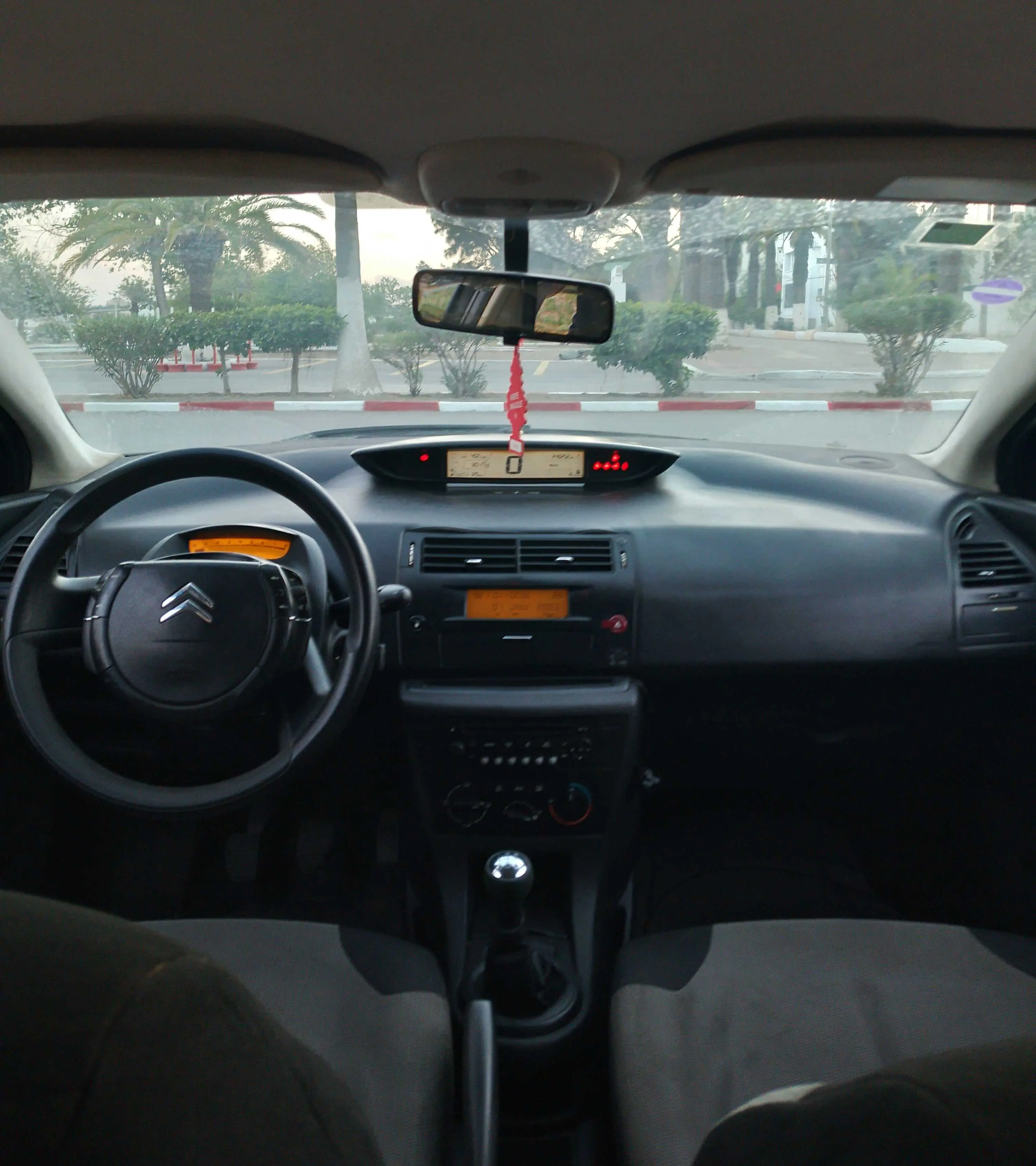  CITROËN C4 TOUTE OPTIONS TEL 28420951 à Bizerte - Photo 3