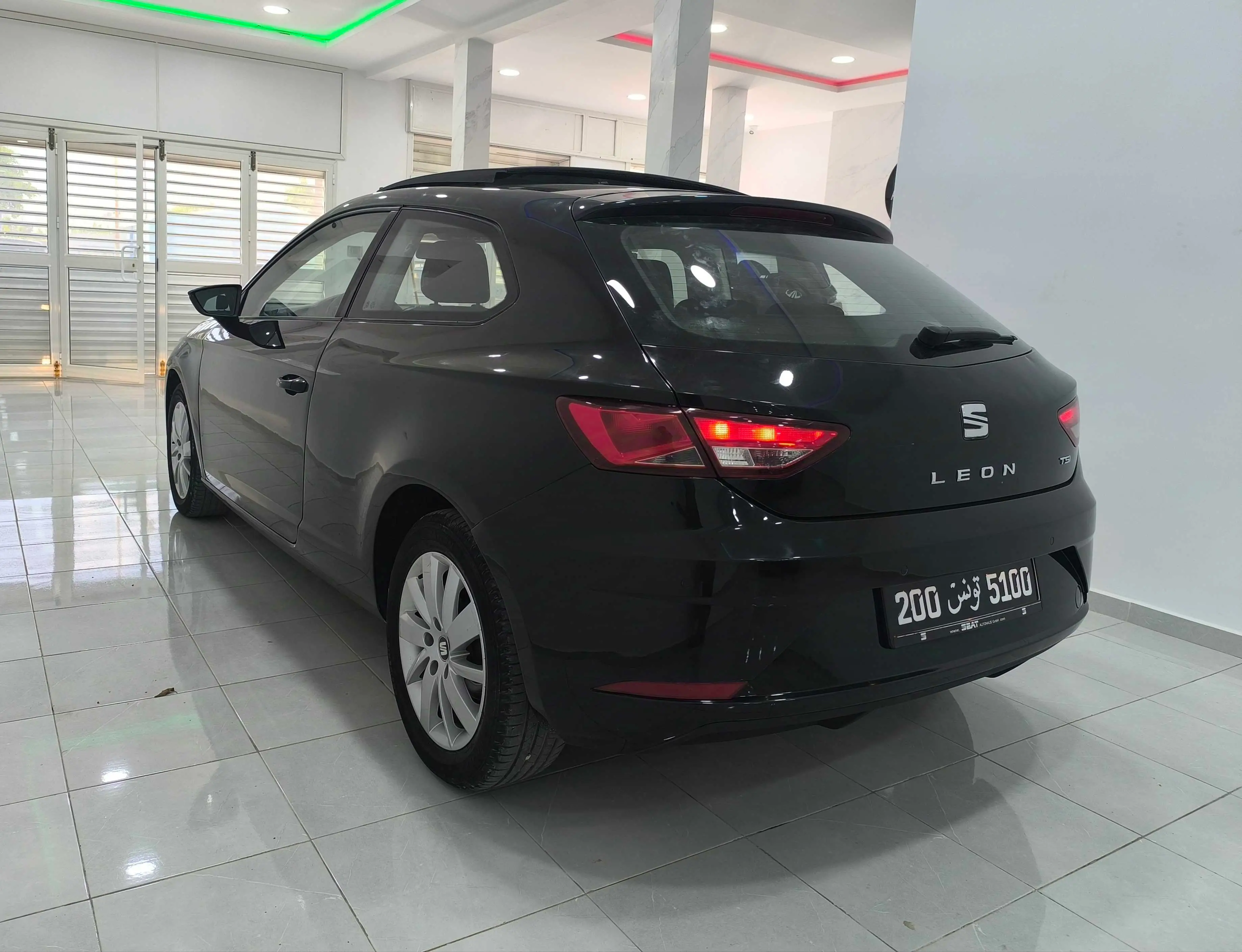  Seat Leon 2 portes Toit ouvrant boite manuelle état très propre modèle 2018 à Ben Arous - Photo 3