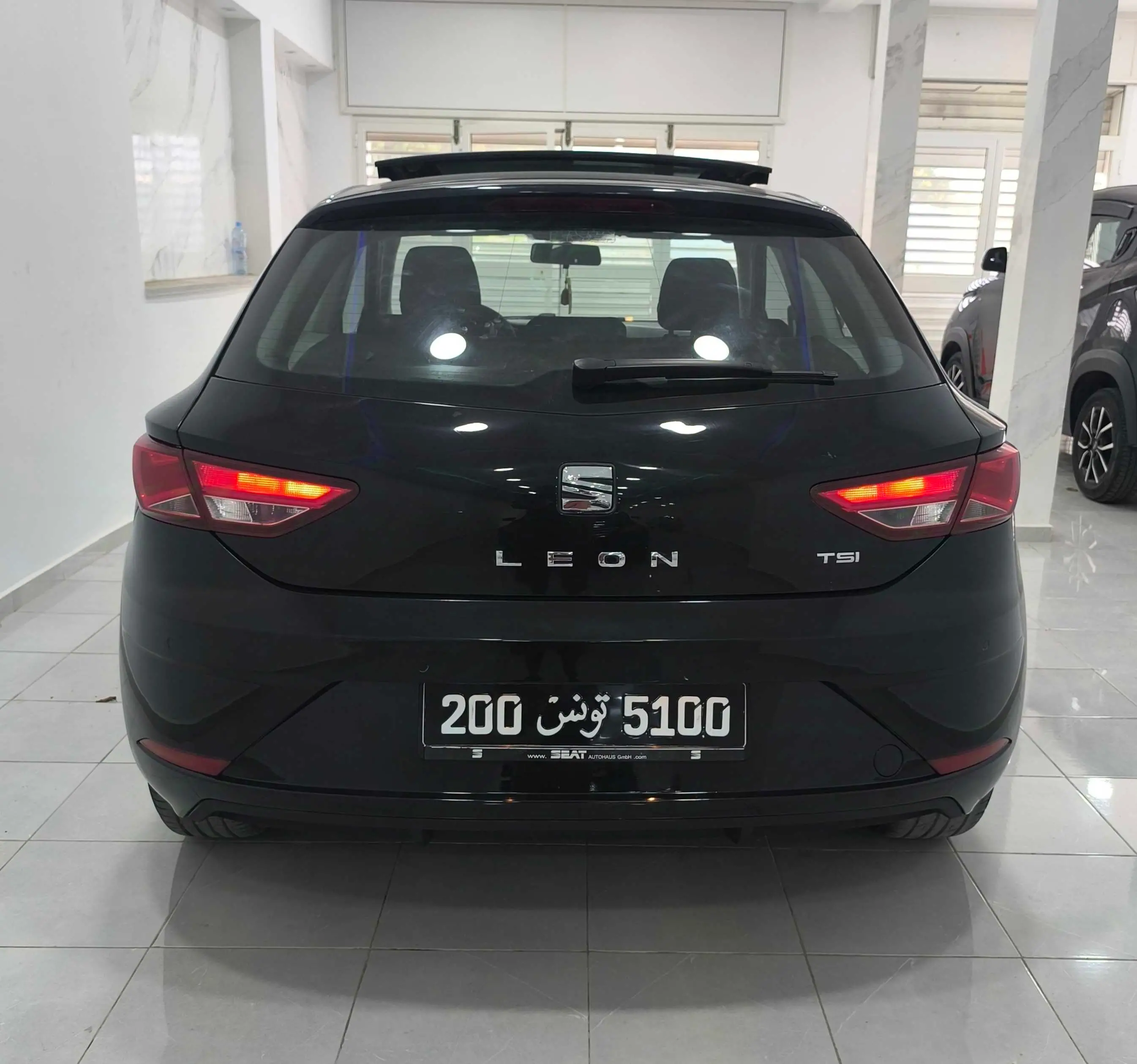  Seat Leon 2 portes Toit ouvrant boite manuelle état très propre modèle 2018 à Ben Arous - Photo 2