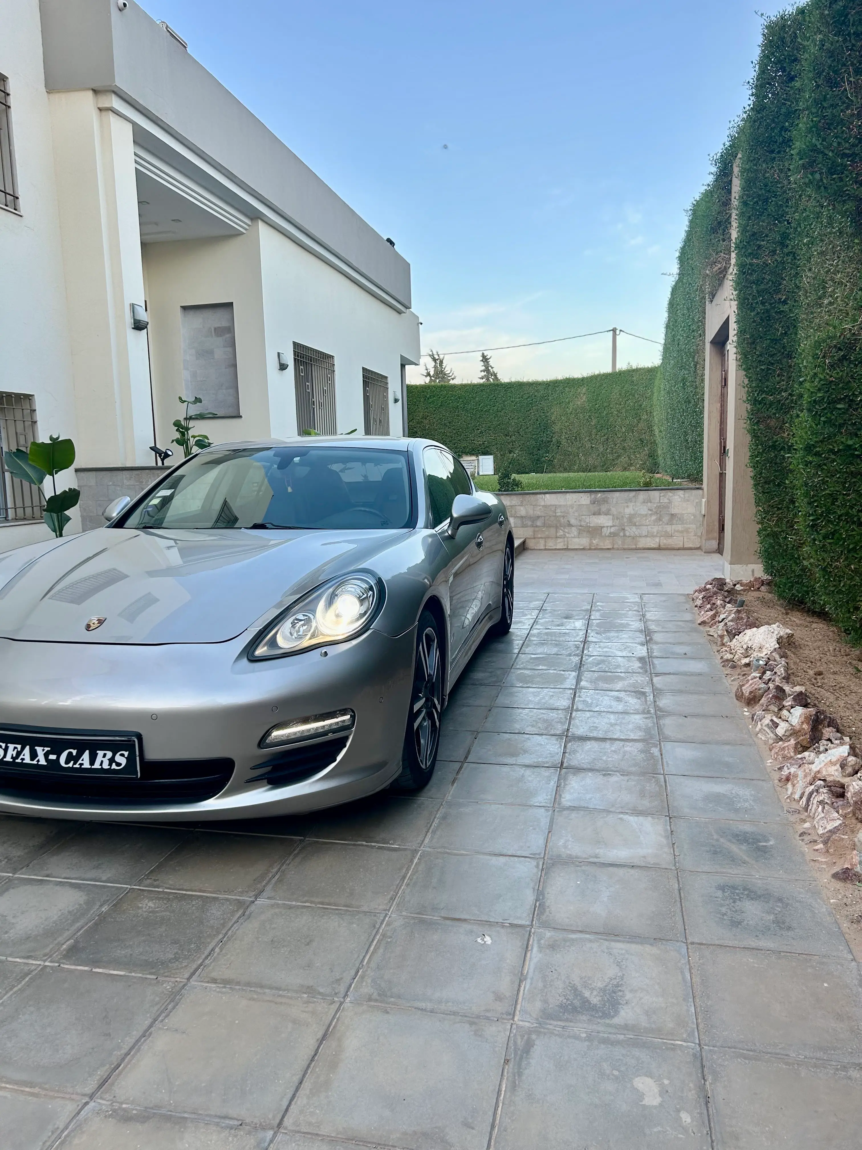  Porsche Panamera à Sfax - Photo 2