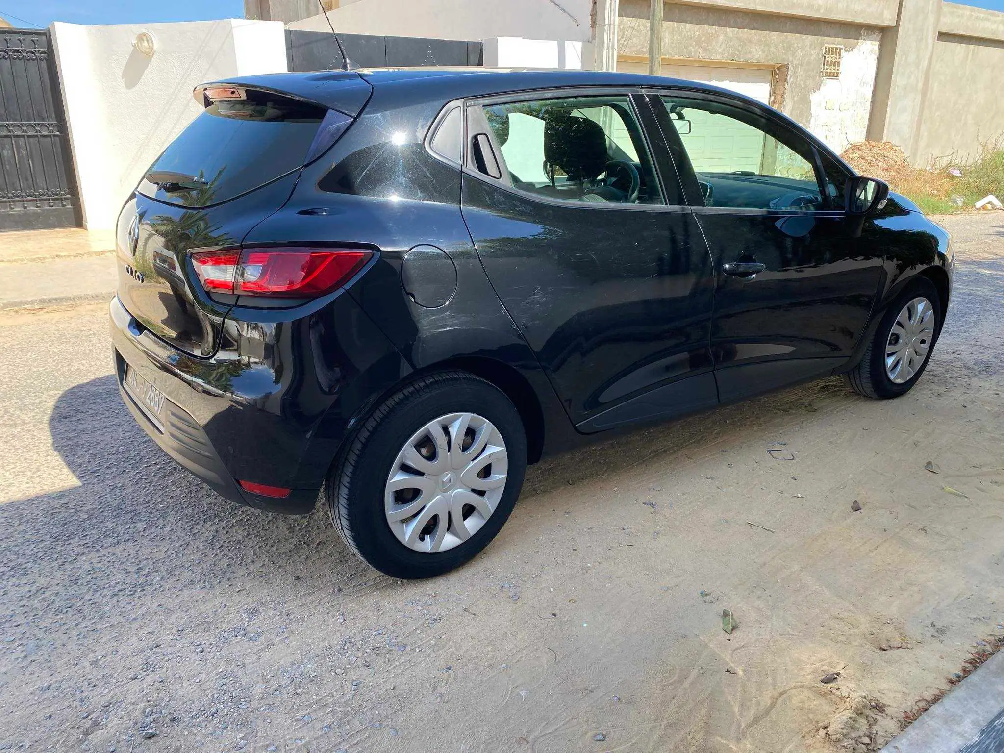  Clio 1ère main 4 cilender 50256255K à Sfax - Photo 2