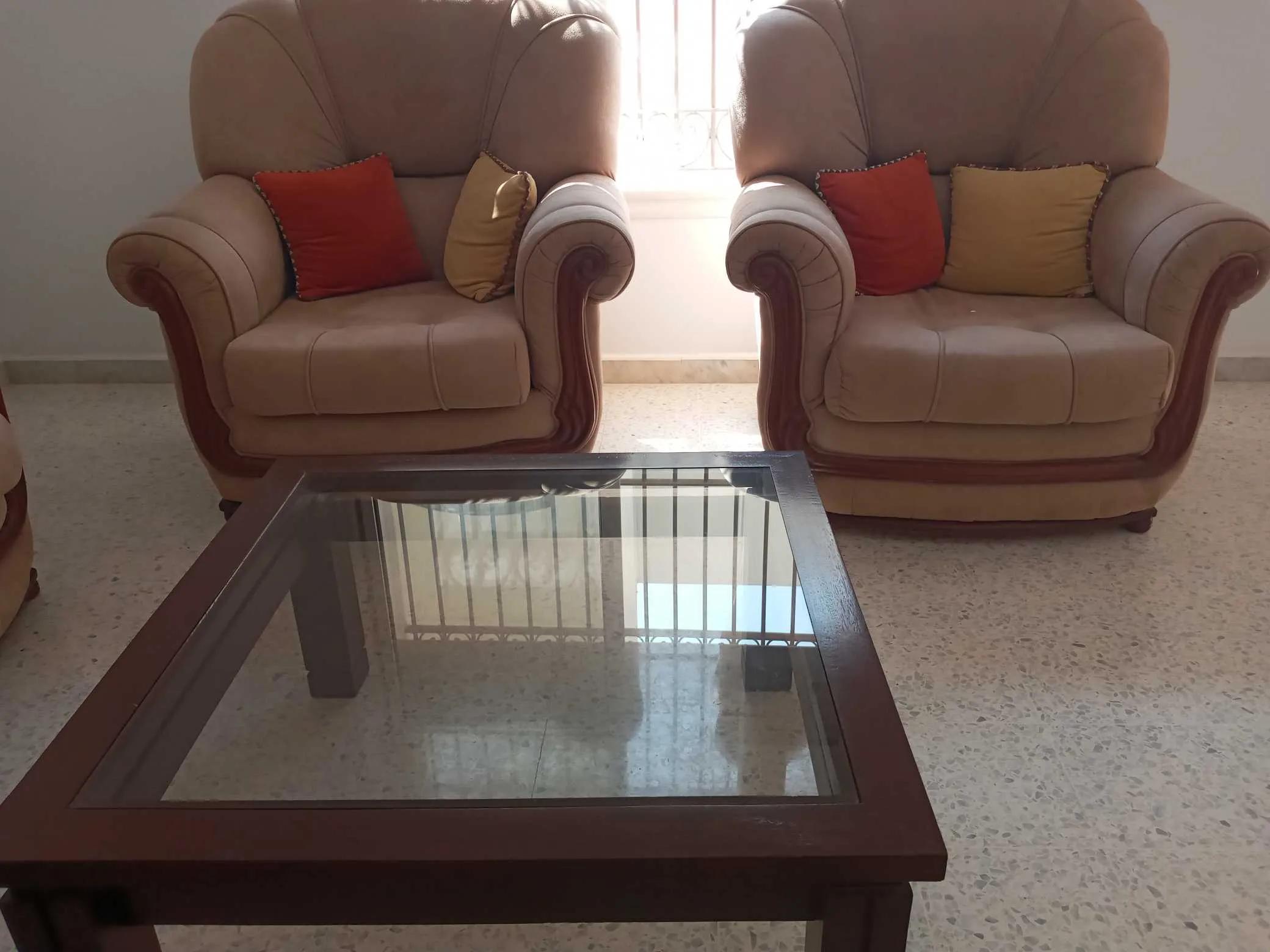  Salon 7 places avec table à Sfax - Photo 2