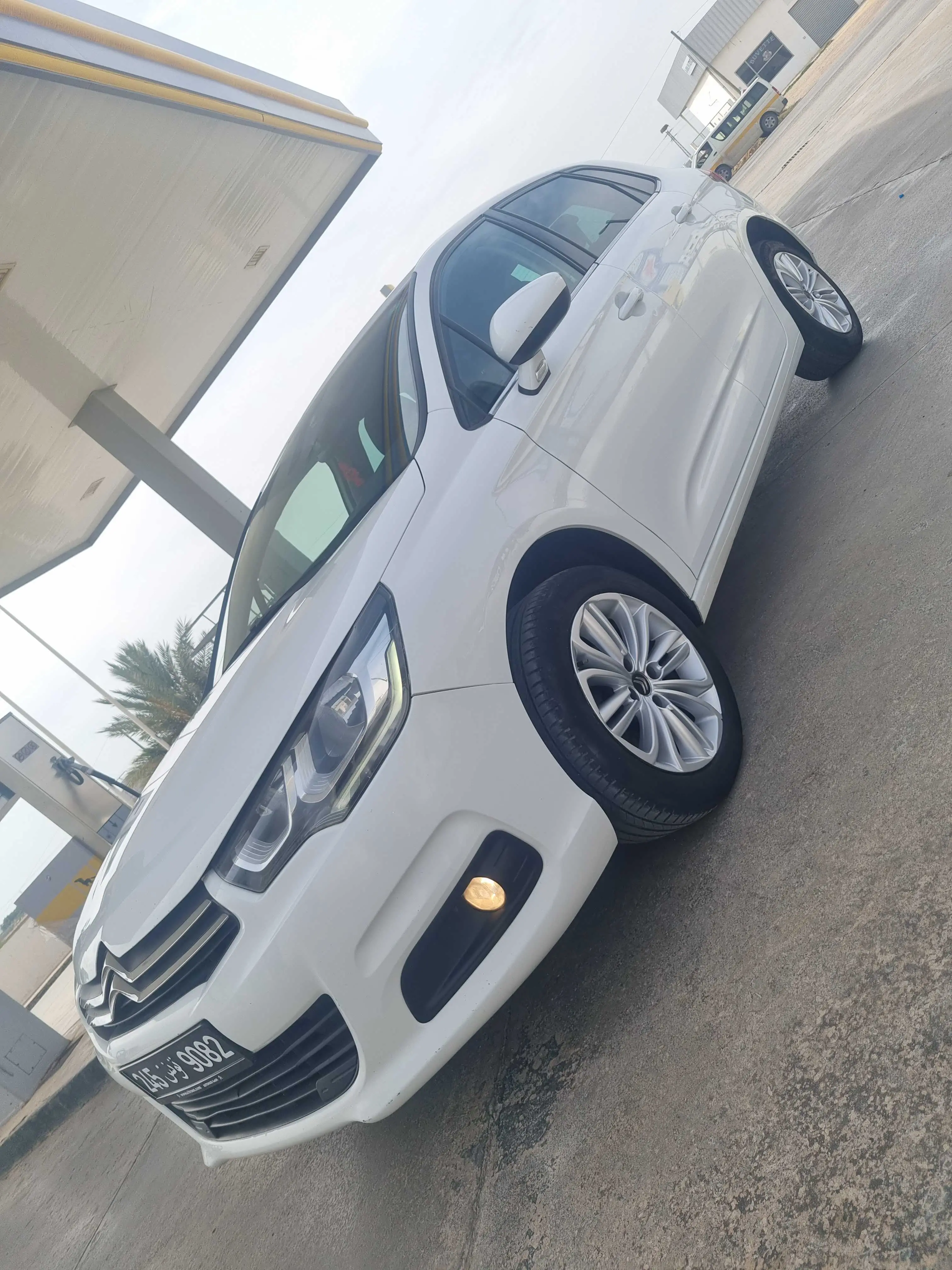  Citroën C4 e_HDI à Kairouan - Photo 2