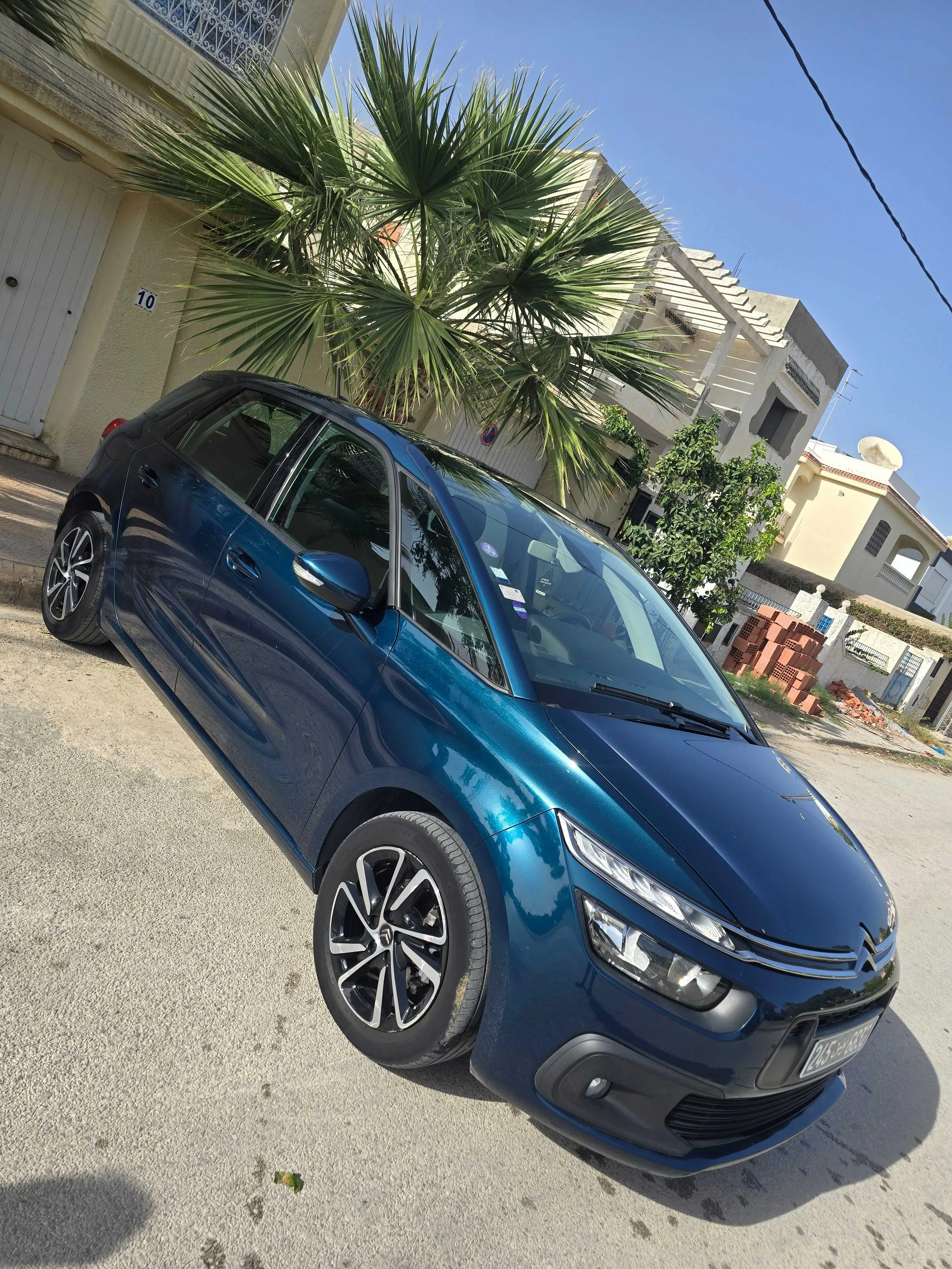  Av citroên c4 spacetourer 2020 essence boîte auto ttoption importée tél 23964164/27550630 à Nabeul - Photo 2