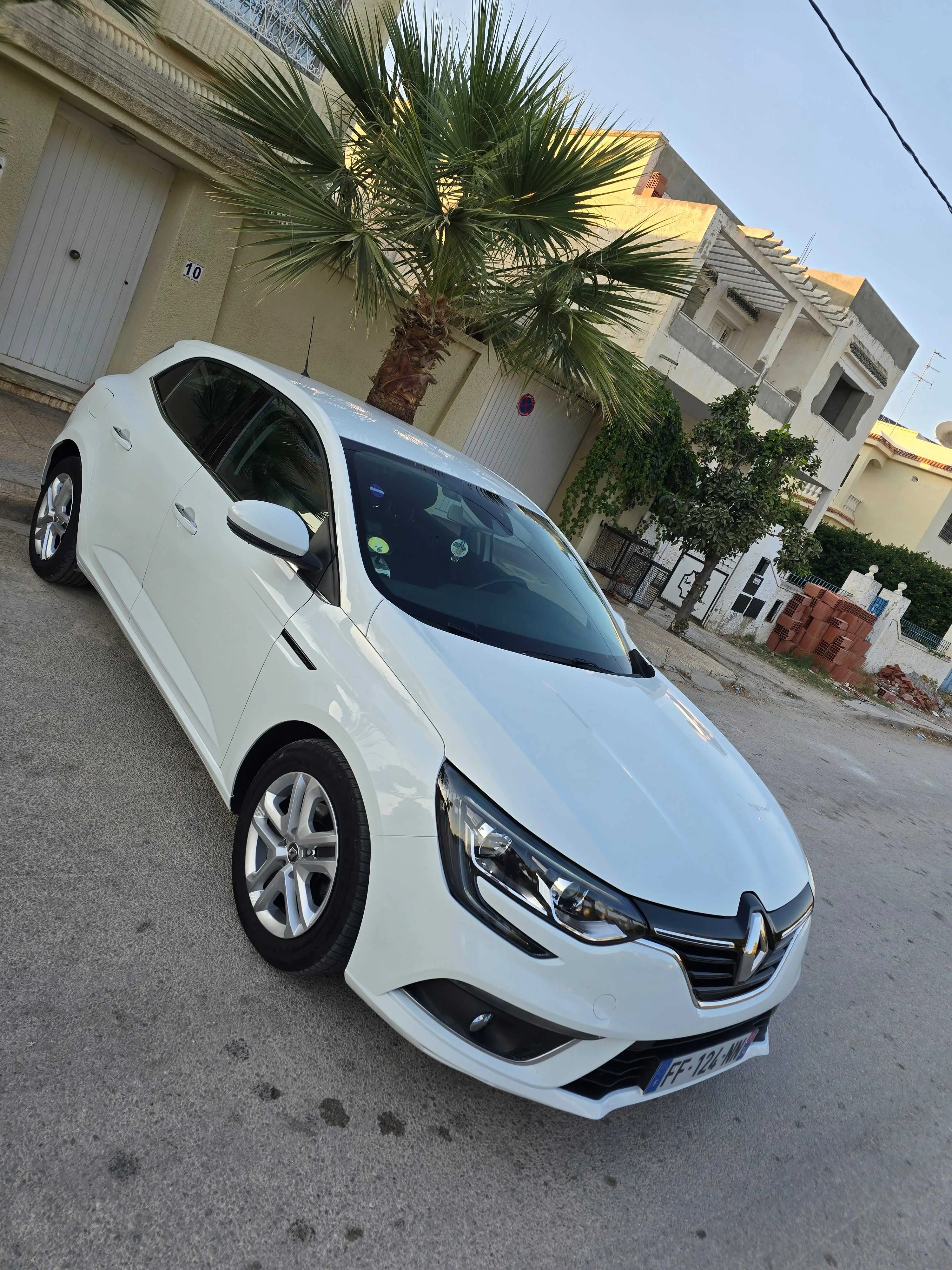  Av mégane 4 modèle 2020 dci 115cv boîte 6 ttoption importée dernière série tél 23964164 à Nabeul - Photo 3