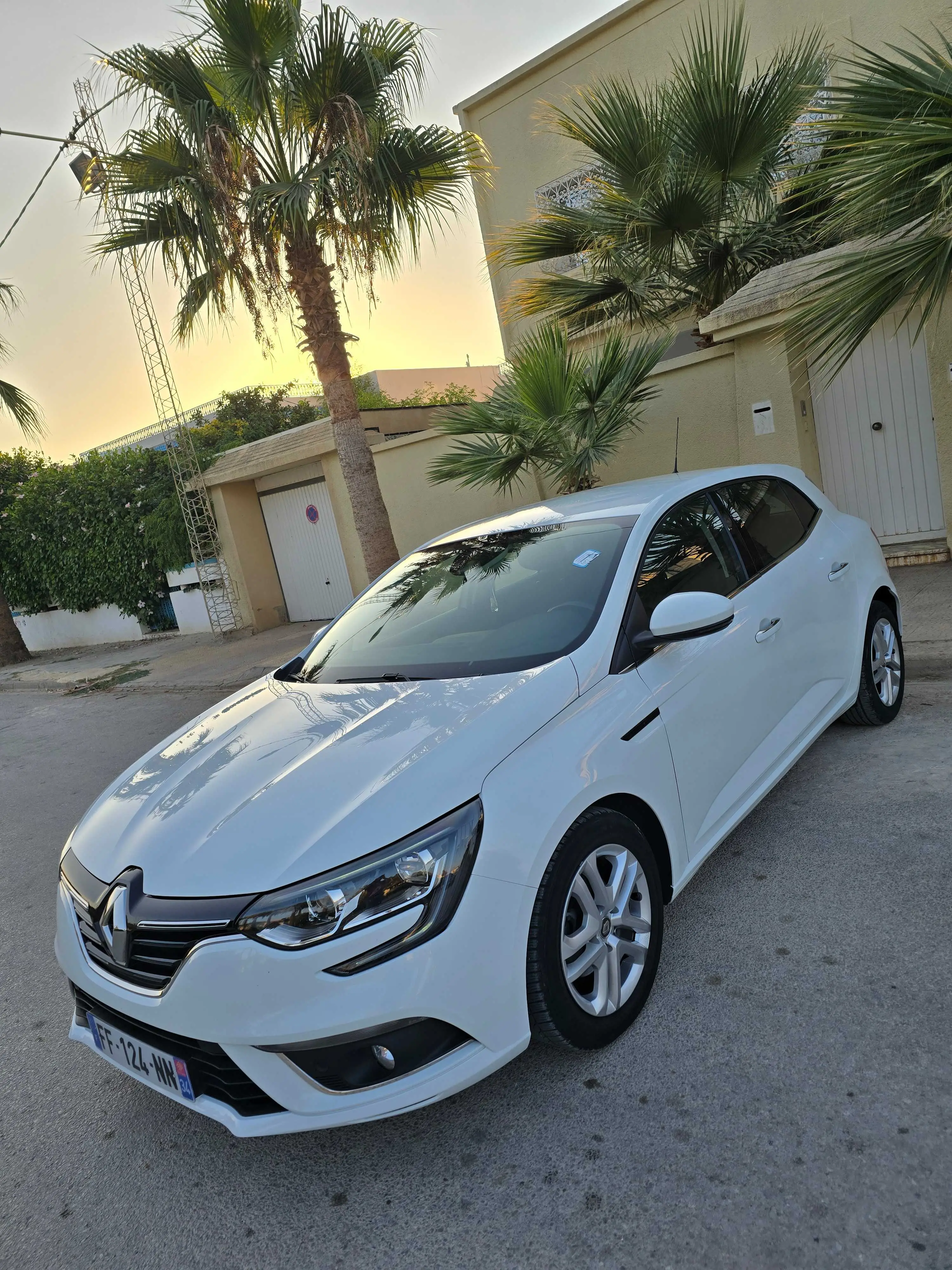  Av mégane 4 modèle 2020 dci 115cv boîte 6 ttoption importée dernière série tél 23964164 à Nabeul - Photo 2