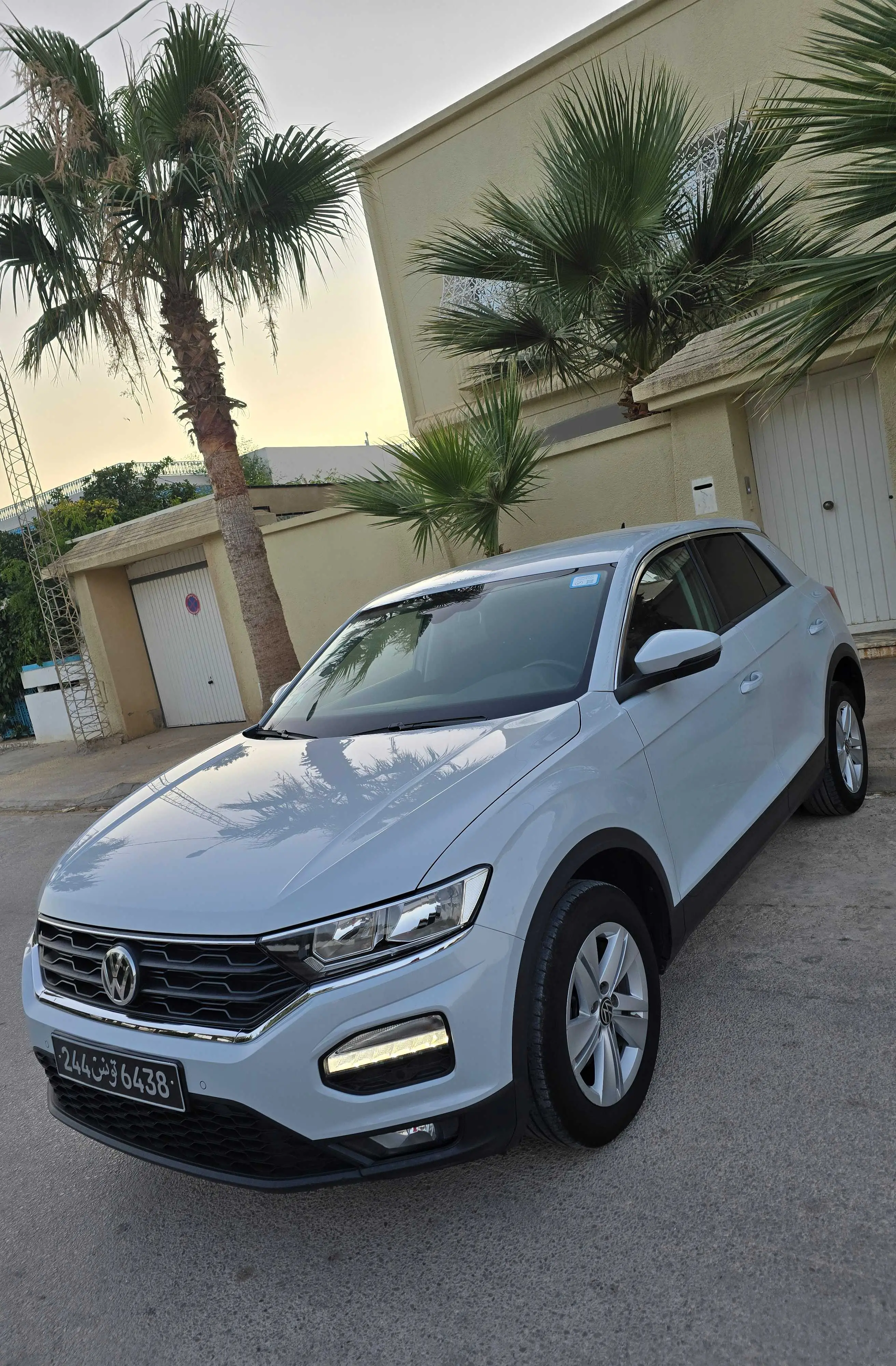  Av volkswagen T-ROC 2020 essence 6cv boîte 6 ttoption importée tél 23964164/27550530 à Nabeul - Photo 3