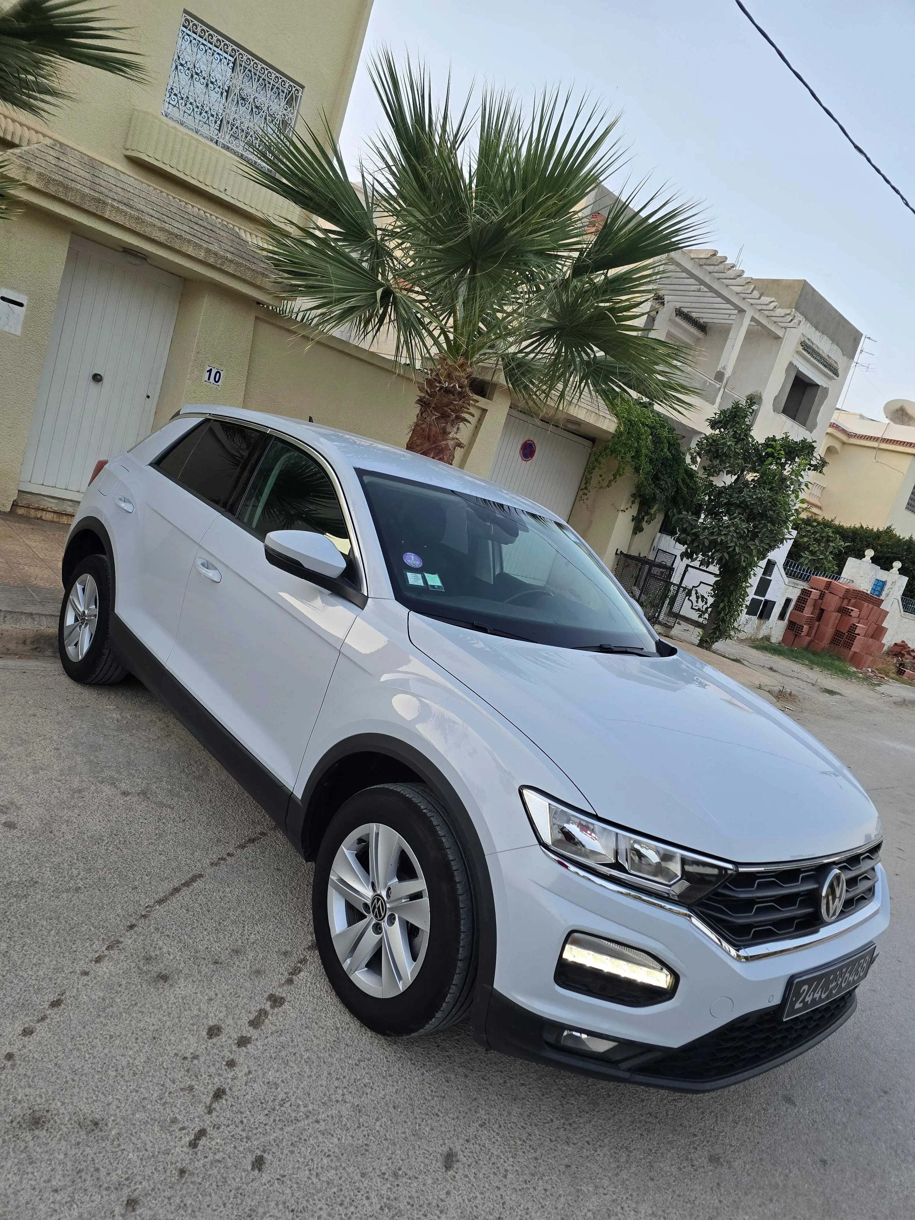  Av volkswagen T-ROC 2020 essence 6cv boîte 6 ttoption importée tél 23964164/27550530 à Nabeul - Photo 2
