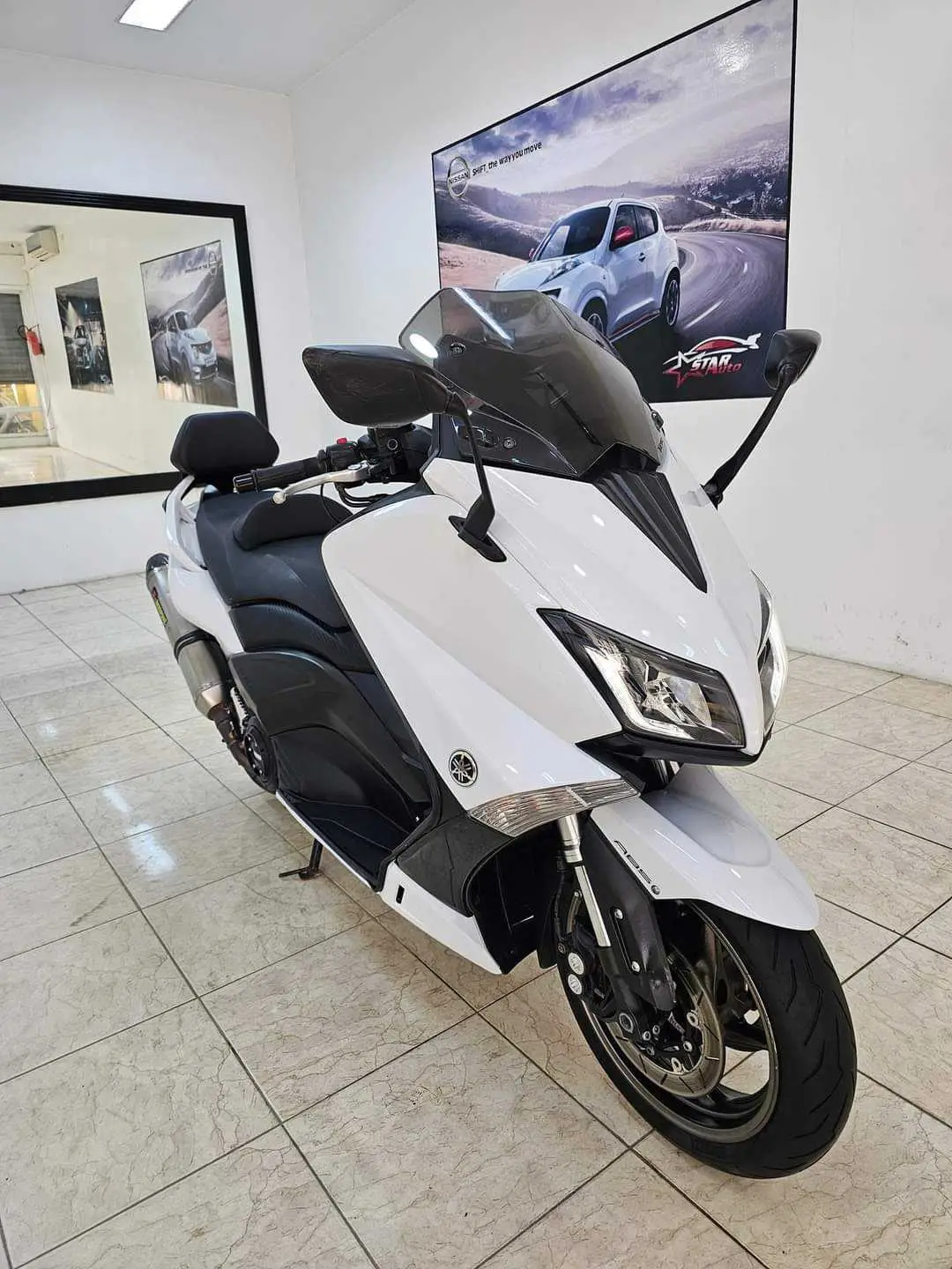  Av Yamaha Tmax Iron carte grise tunisienne fin 2015 série 31+++ tél 23964164 à Nabeul - Photo 2