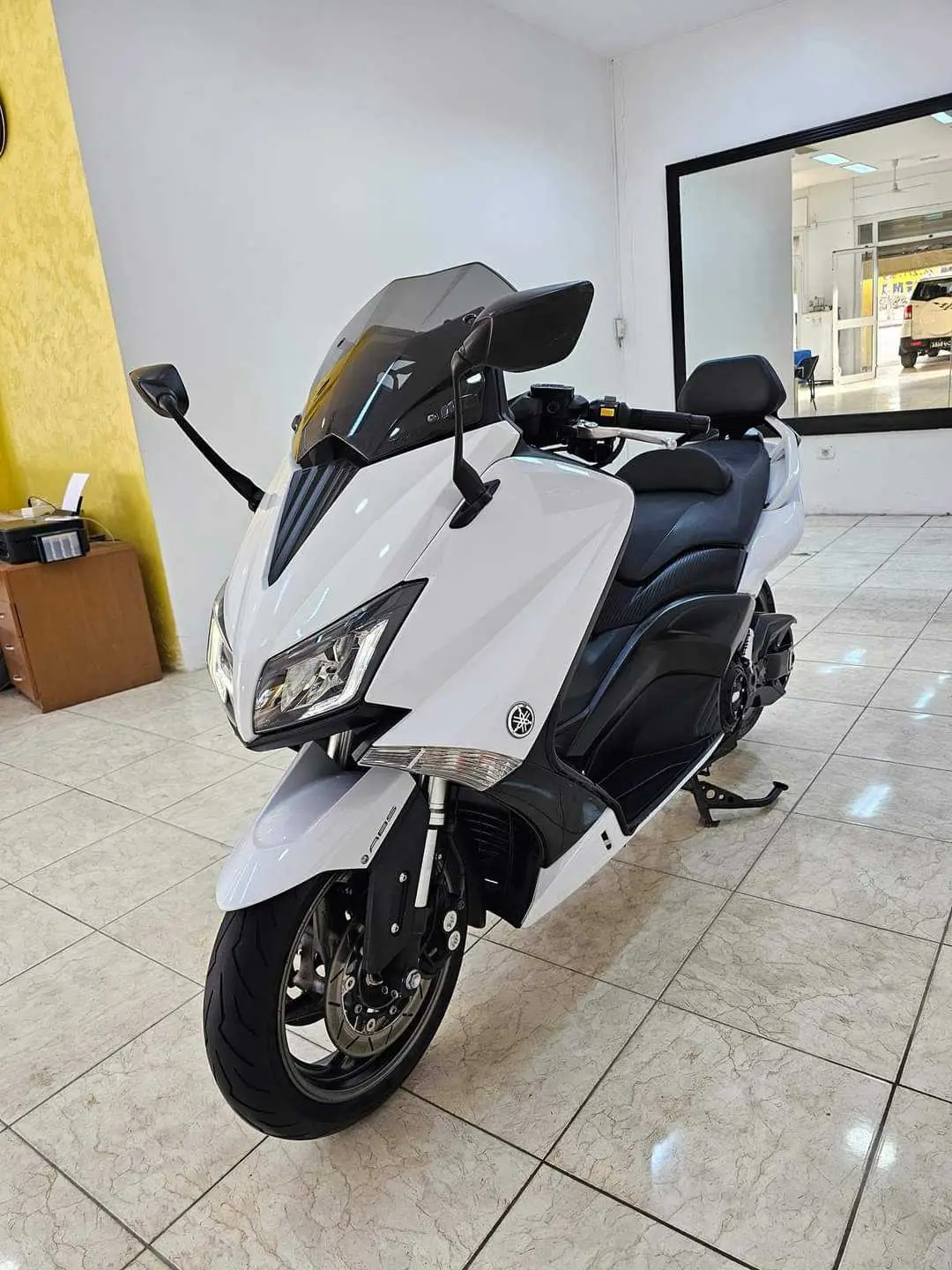  Av Yamaha Tmax Iron carte grise tunisienne fin 2015 série 31+++ tél 23964164 à Nabeul - Photo 3