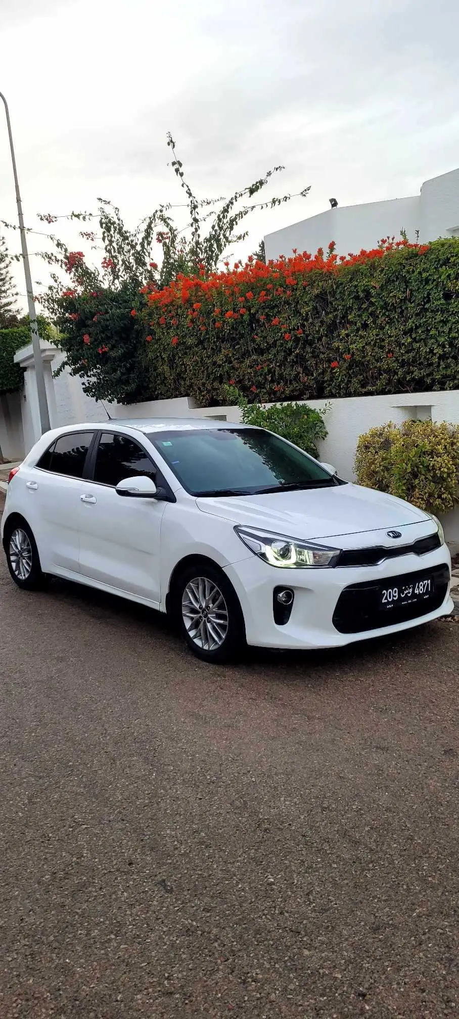  Kia rio prestige toute option à sousse - Photo 3