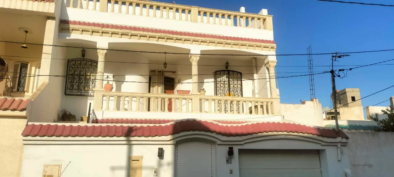  étage de villa s+3 style américain a louer à sousse - Photo 3