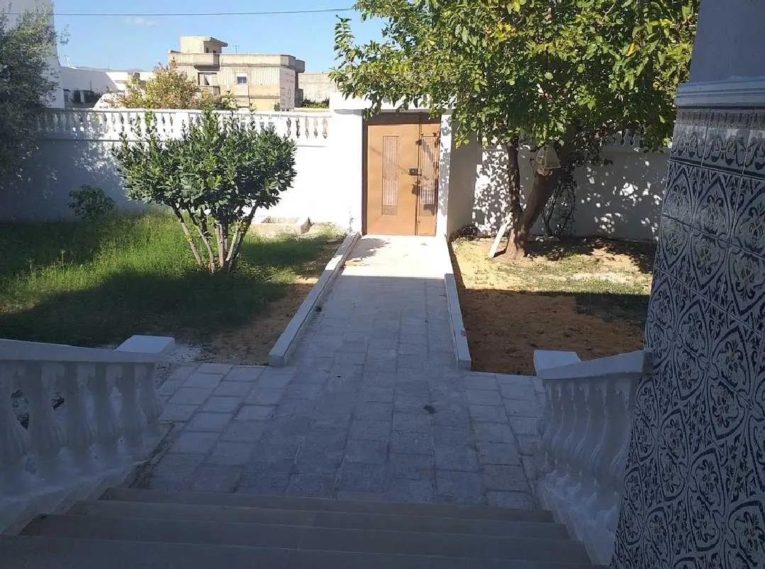 À vendre terrain 341m²à Route el Ain km 3 (زنقة النوري)