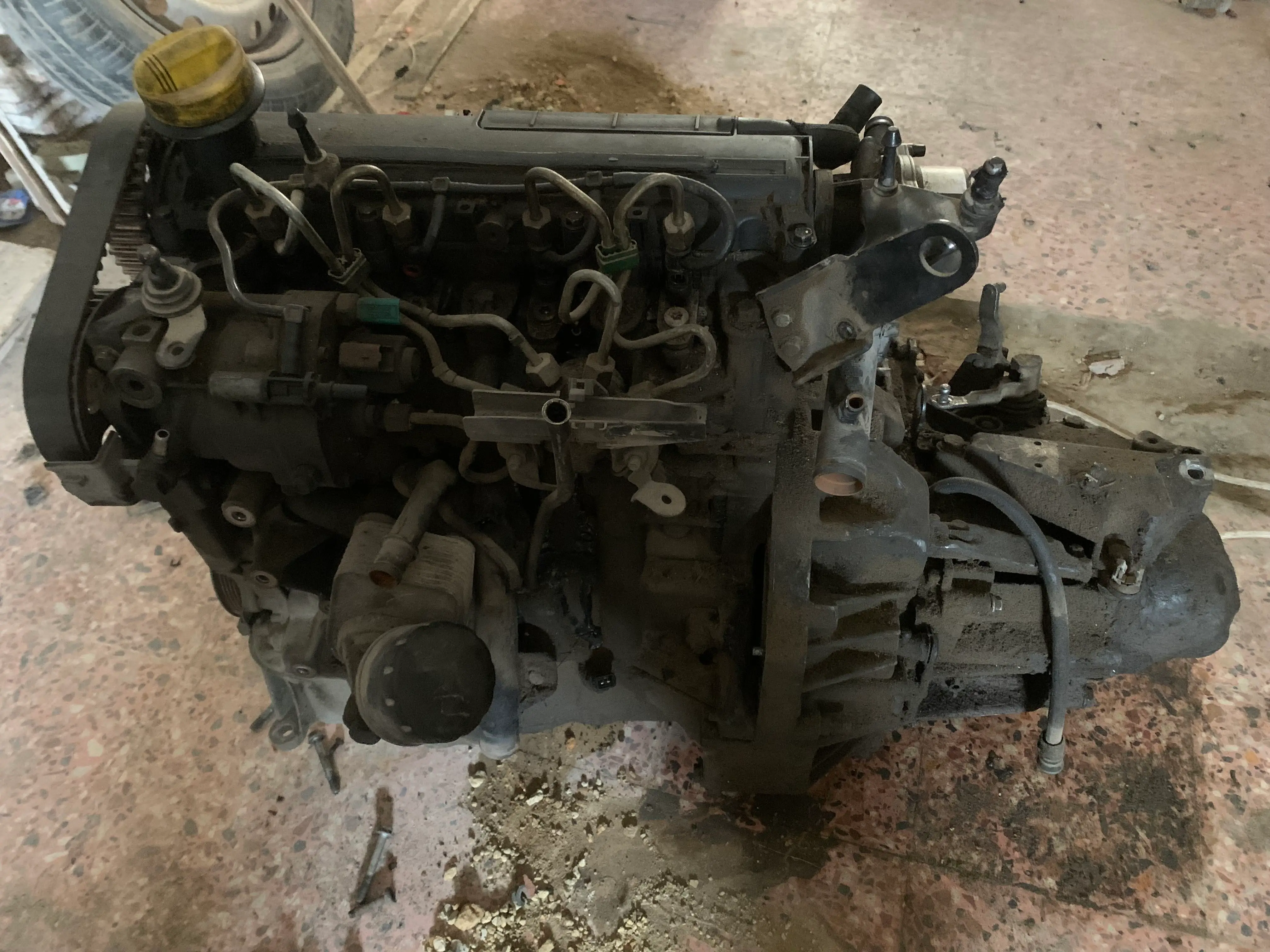 Moteur Clio 2 avec boite pour Piece à Tunis - Photo 2