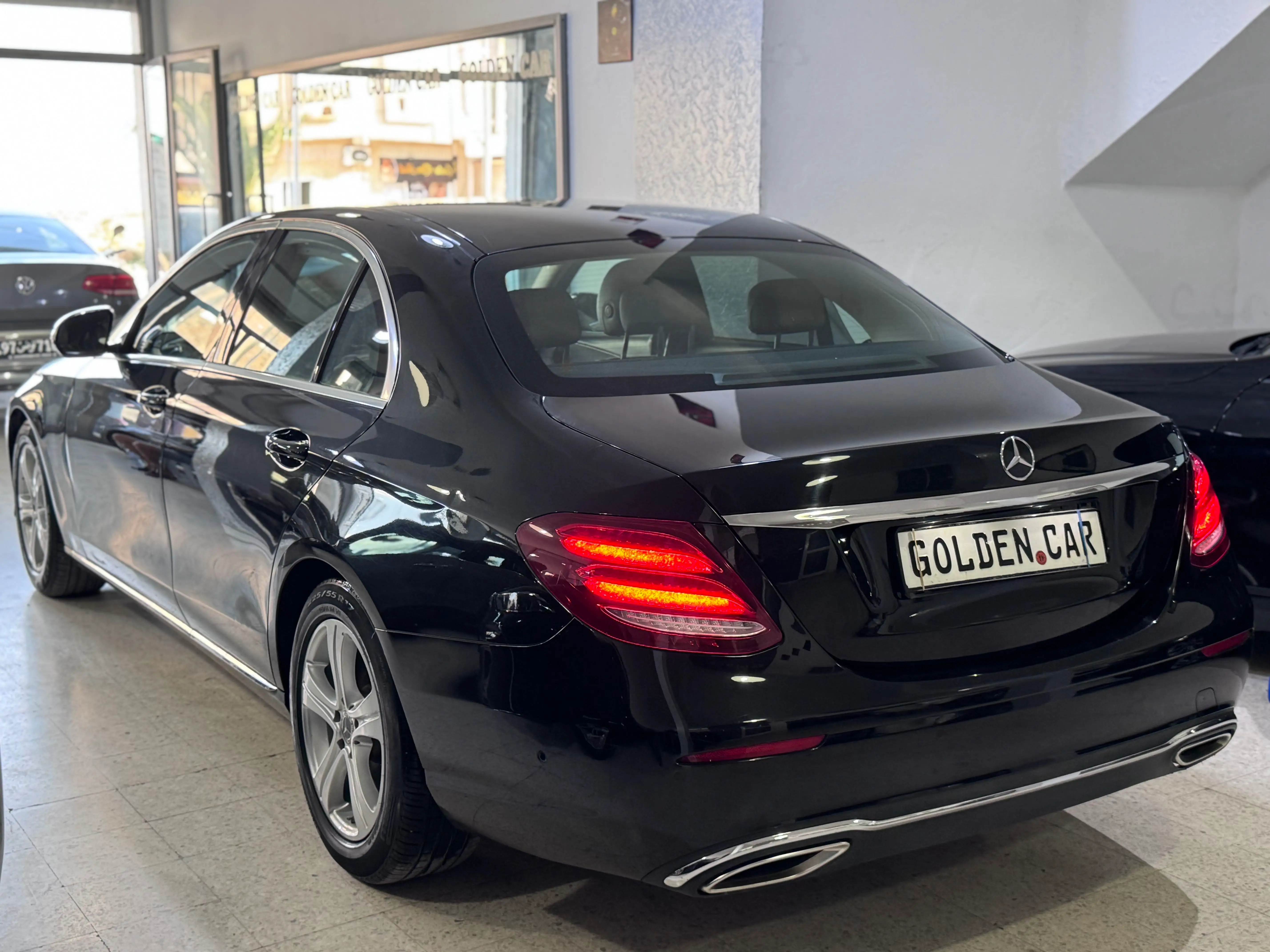  Mercedes-Benz E 180 à Kairouan - Photo 2