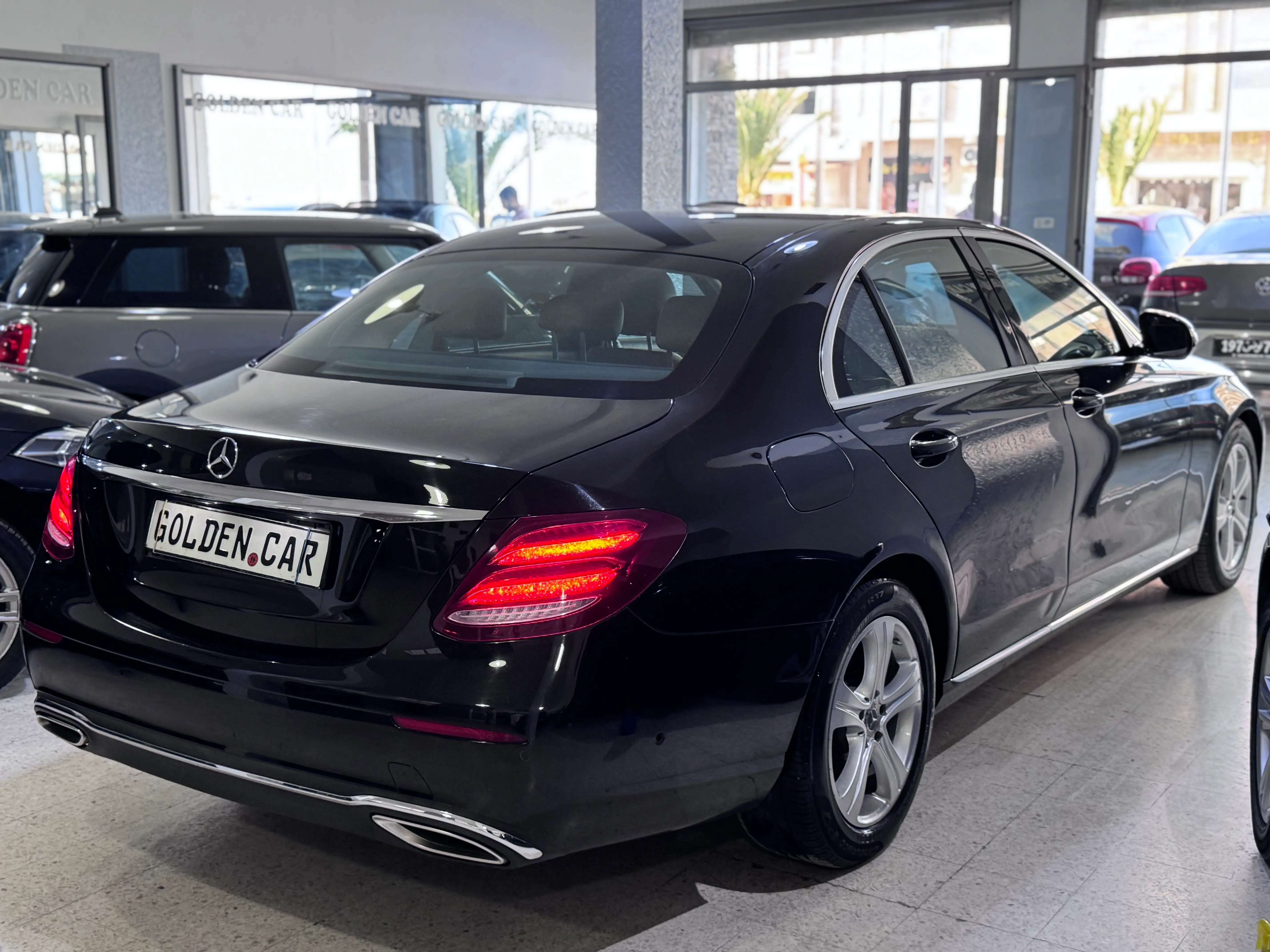  Mercedes-Benz E 180 à Kairouan - Photo 3