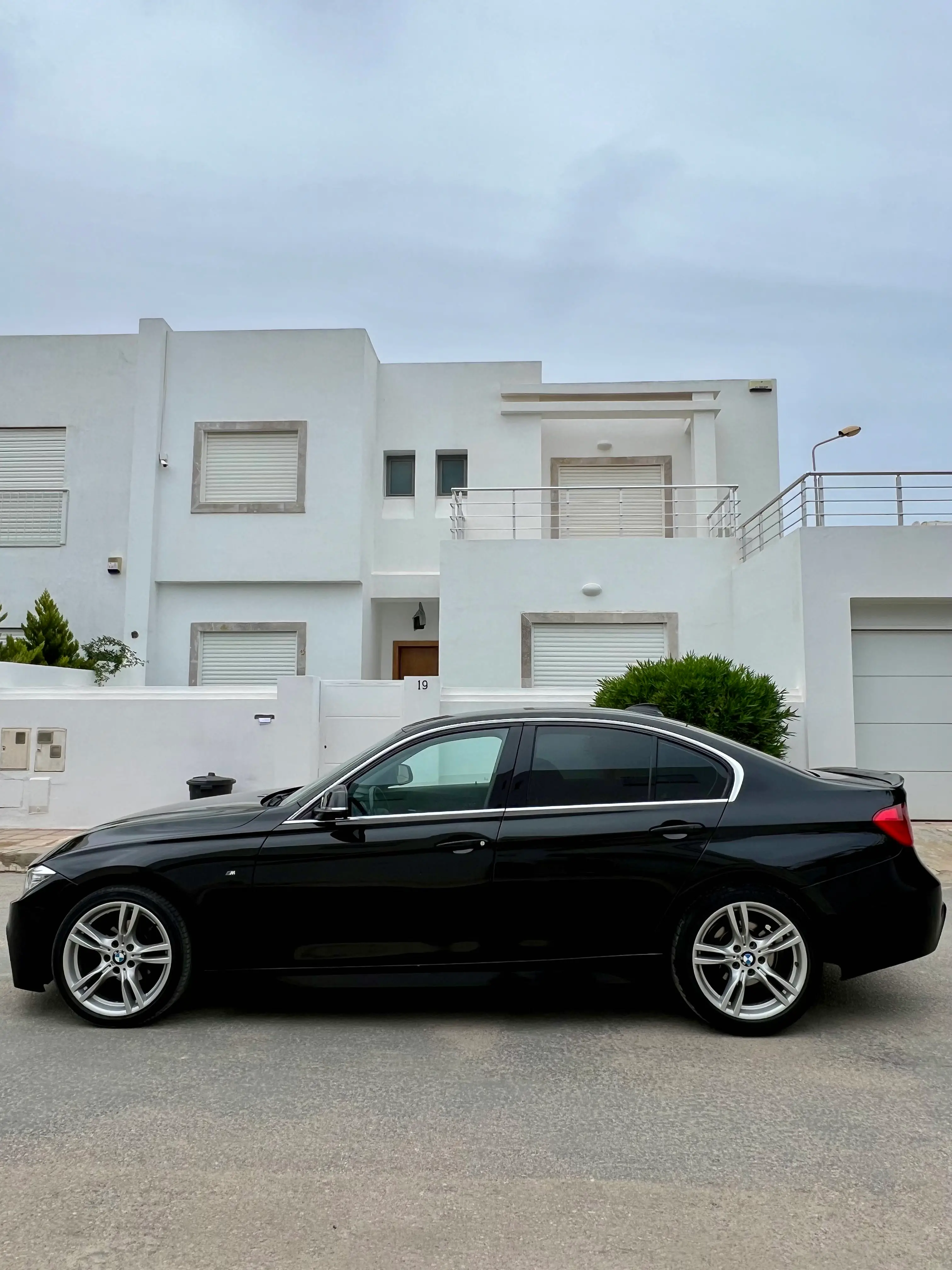  BMW Série 3 F30 Excellent état à Tunis - Photo 3