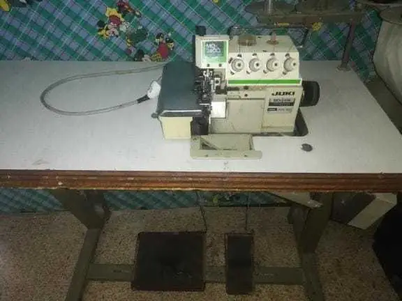  Machine à coudre 4 fil à Monastir - Photo 3