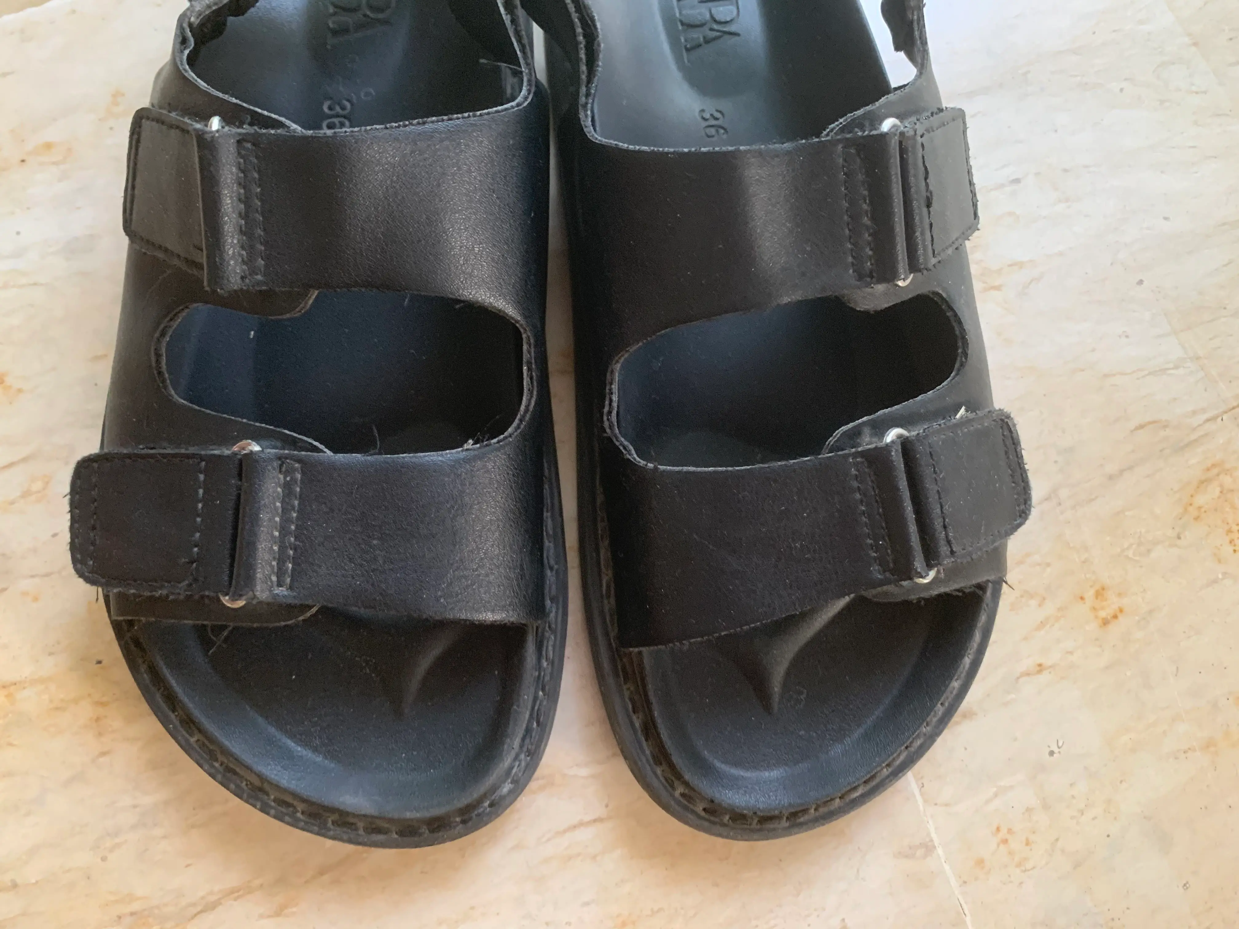  Sandales Zara en cuir à Tunis - Photo 3