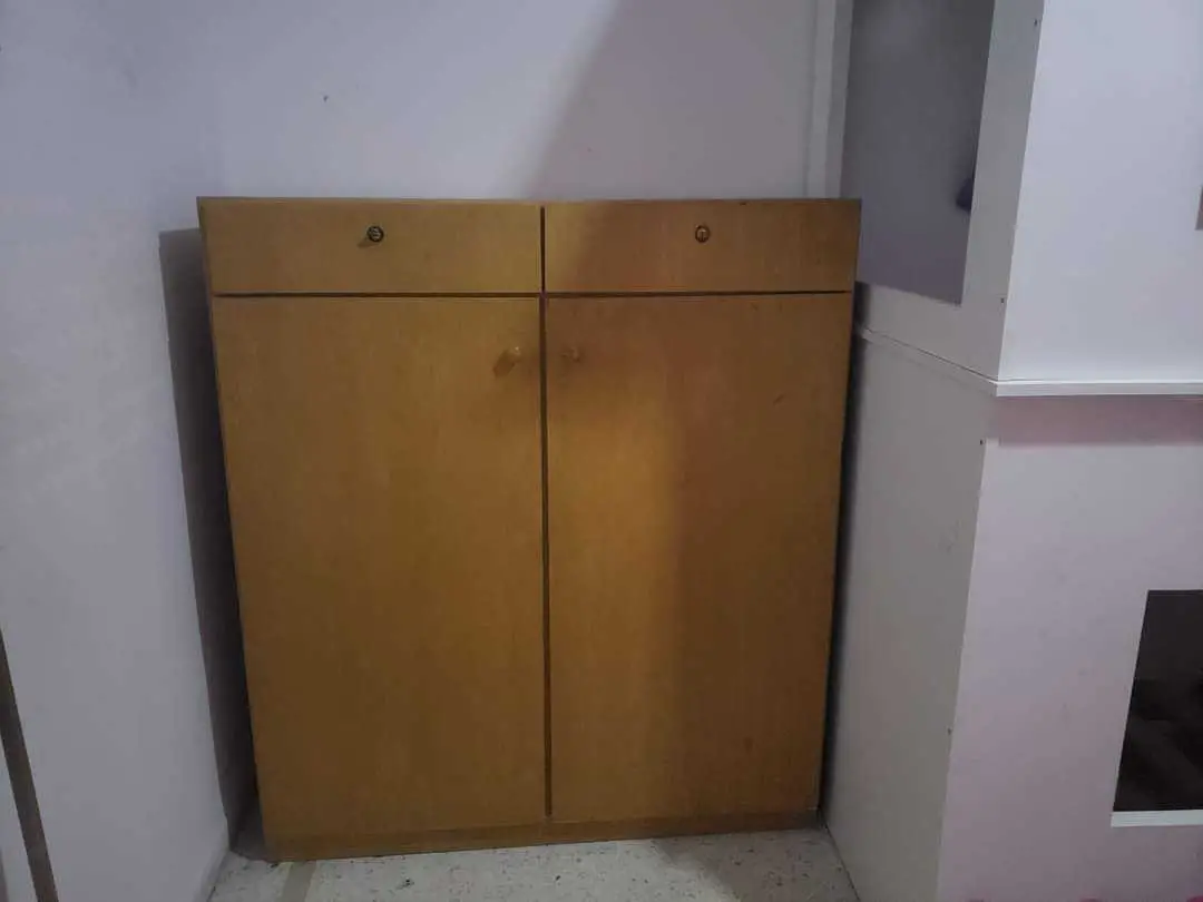  Table pliable avec 4 chaises 