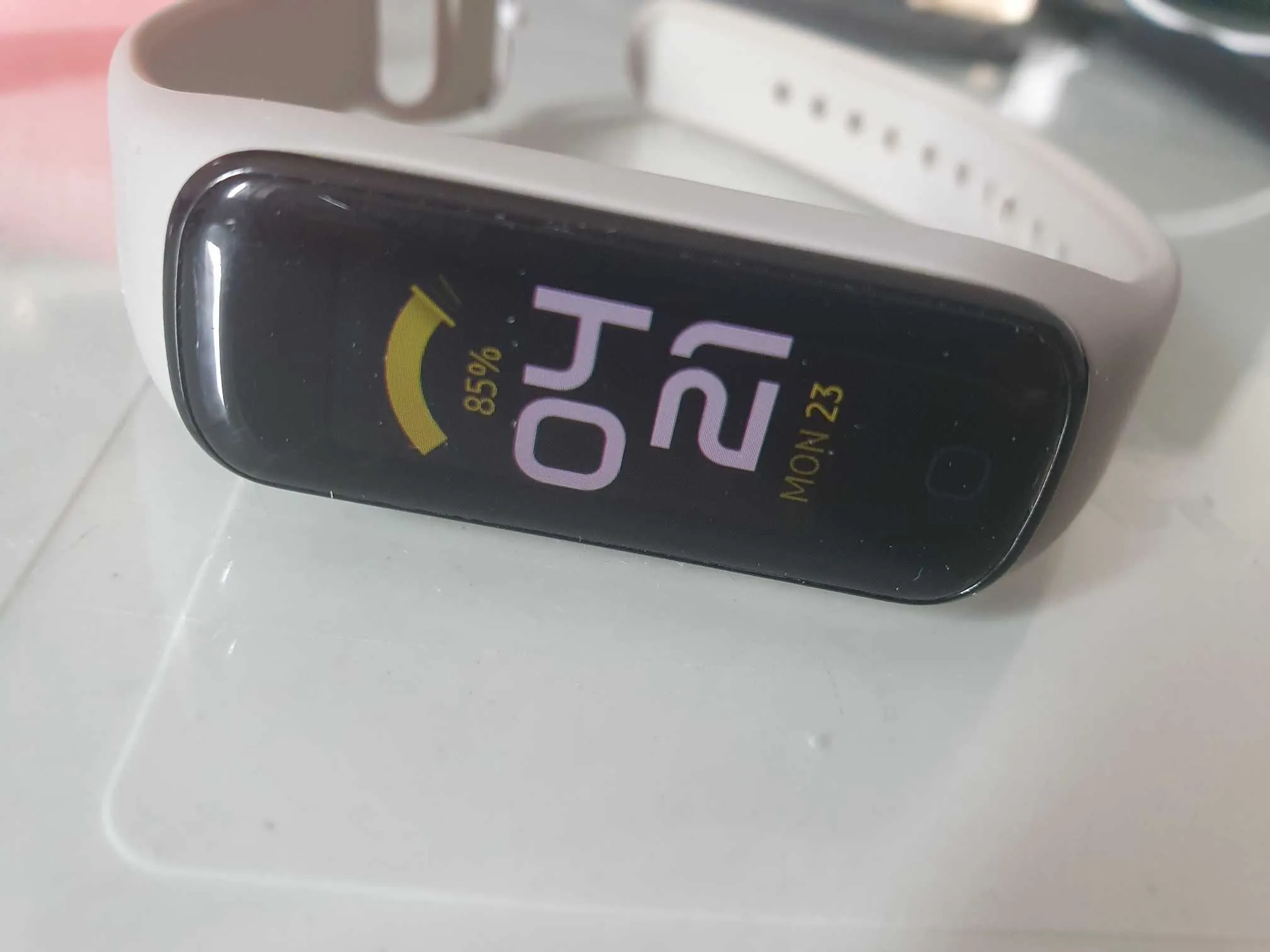  Samsung Galaxy Fit 2 en bon etat + 2eme bracelet neuf à Tunis - Photo 3