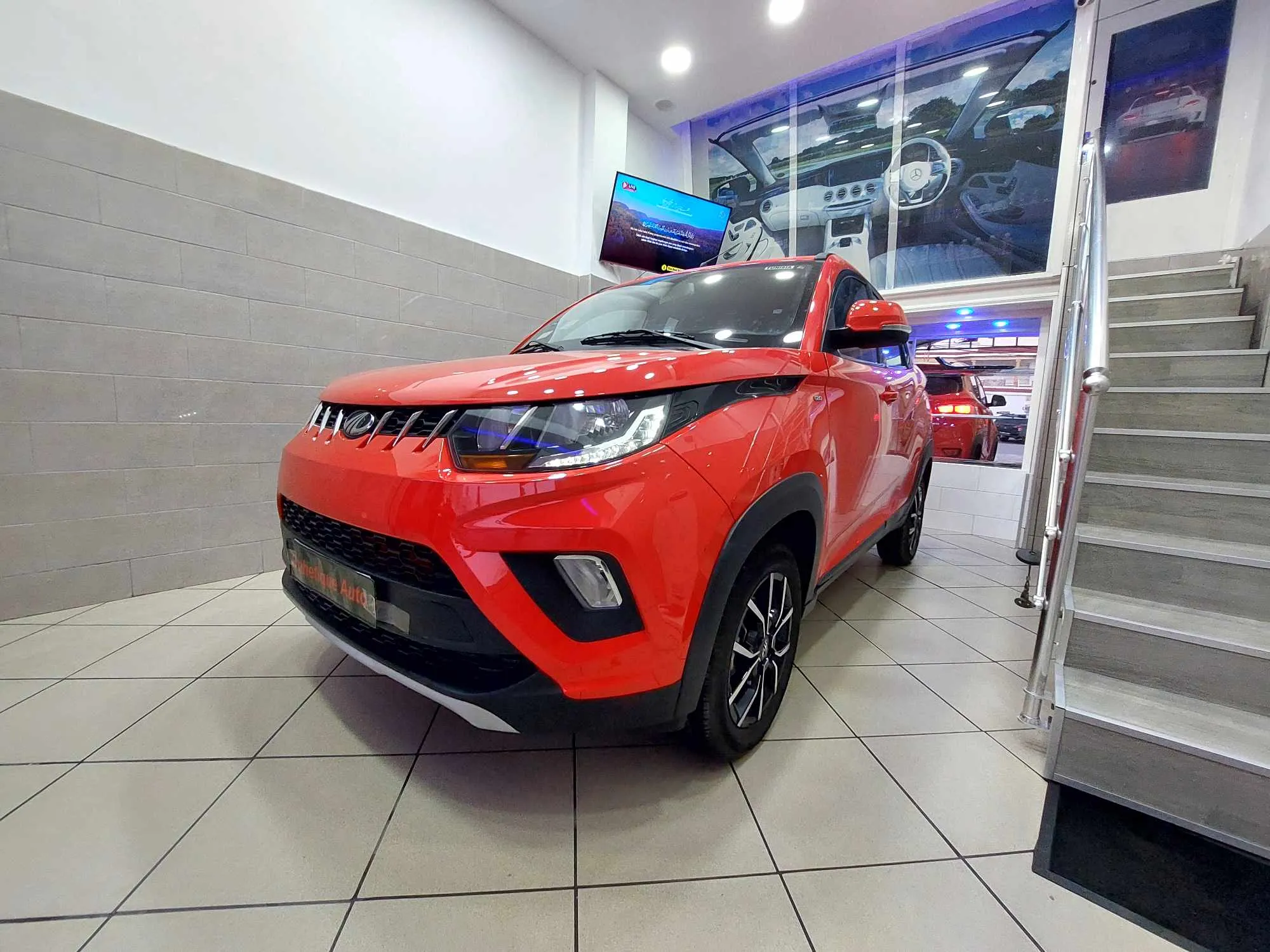  Mahindra Kuv 100k8 Premiere main Km 8000-Annee 2024-Tel 98479647 à Ariana - Photo 2