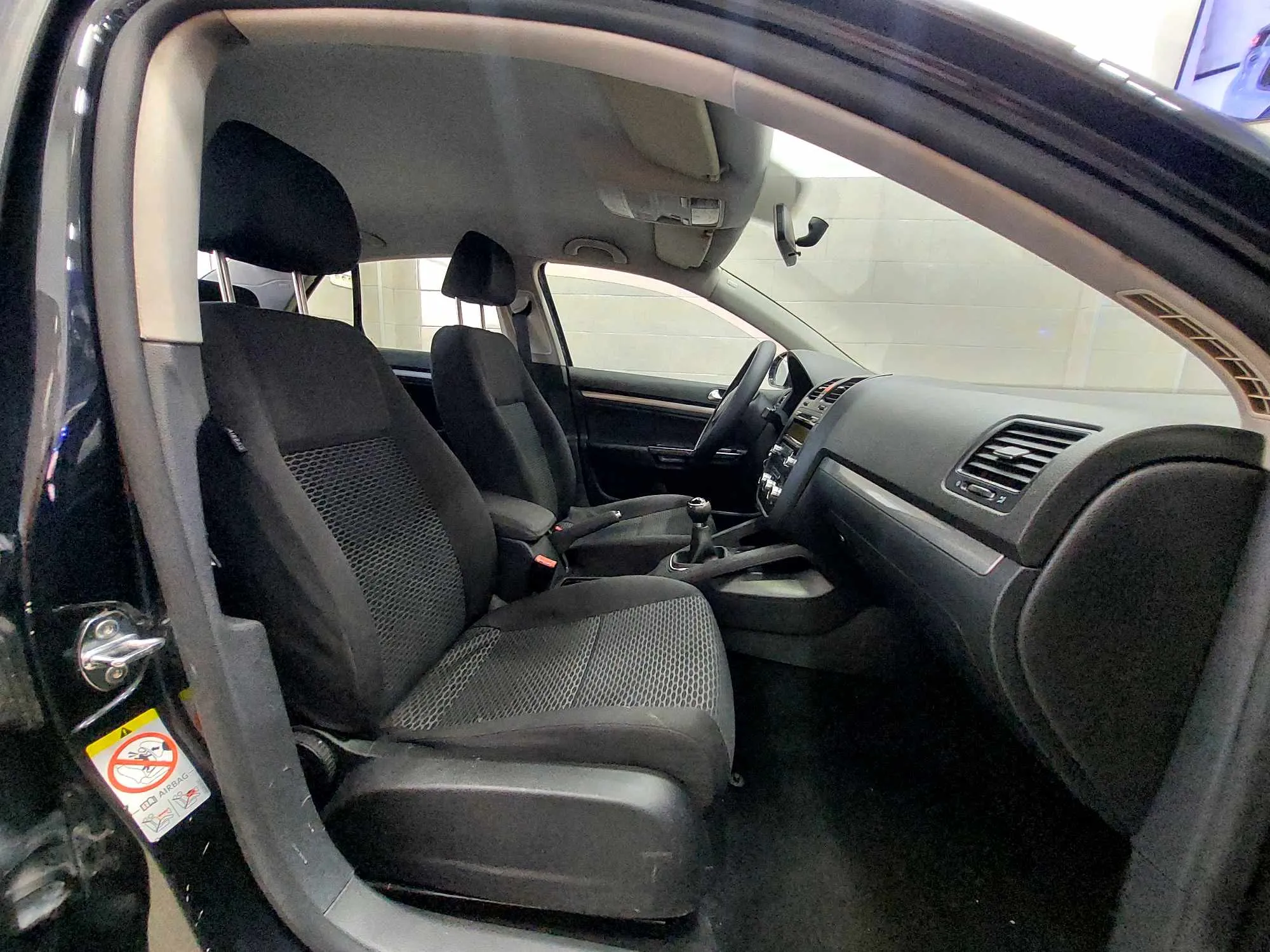  Jetta 1.6 - 2010 - Tel 98479647 à Ariana - Photo 3