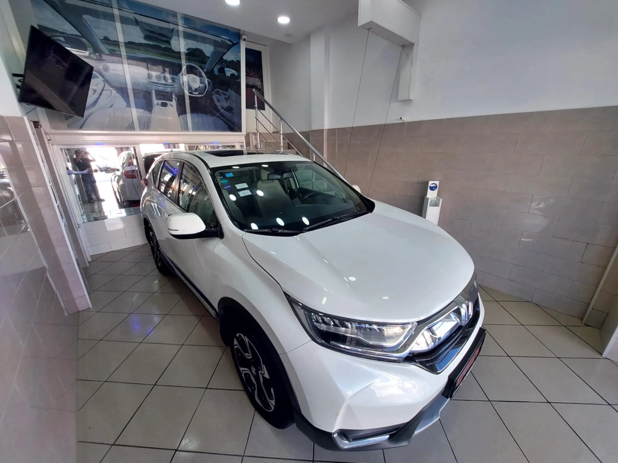  Honda Cr-V 1.5 Vtec Turbo Awd -Tel 98479647 à Ariana - Photo 2