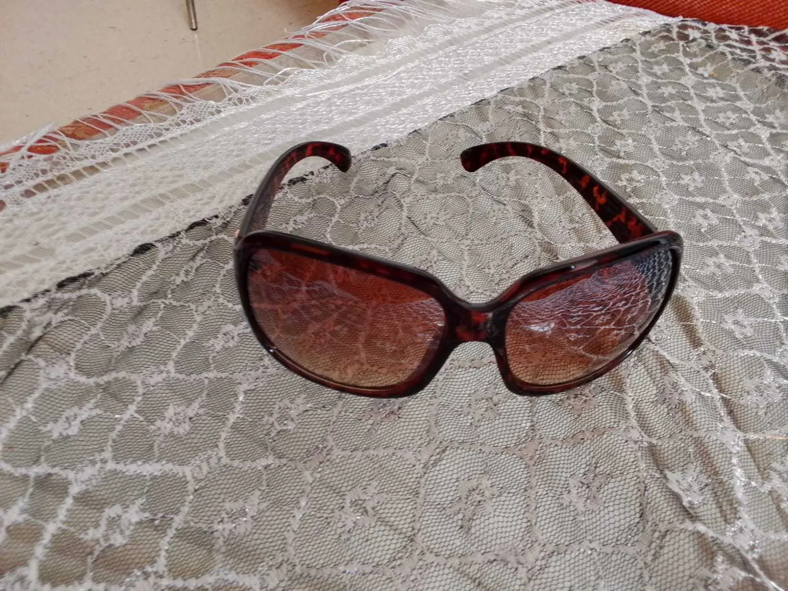  Lunettes pour femme à Ben Arous - Photo 2