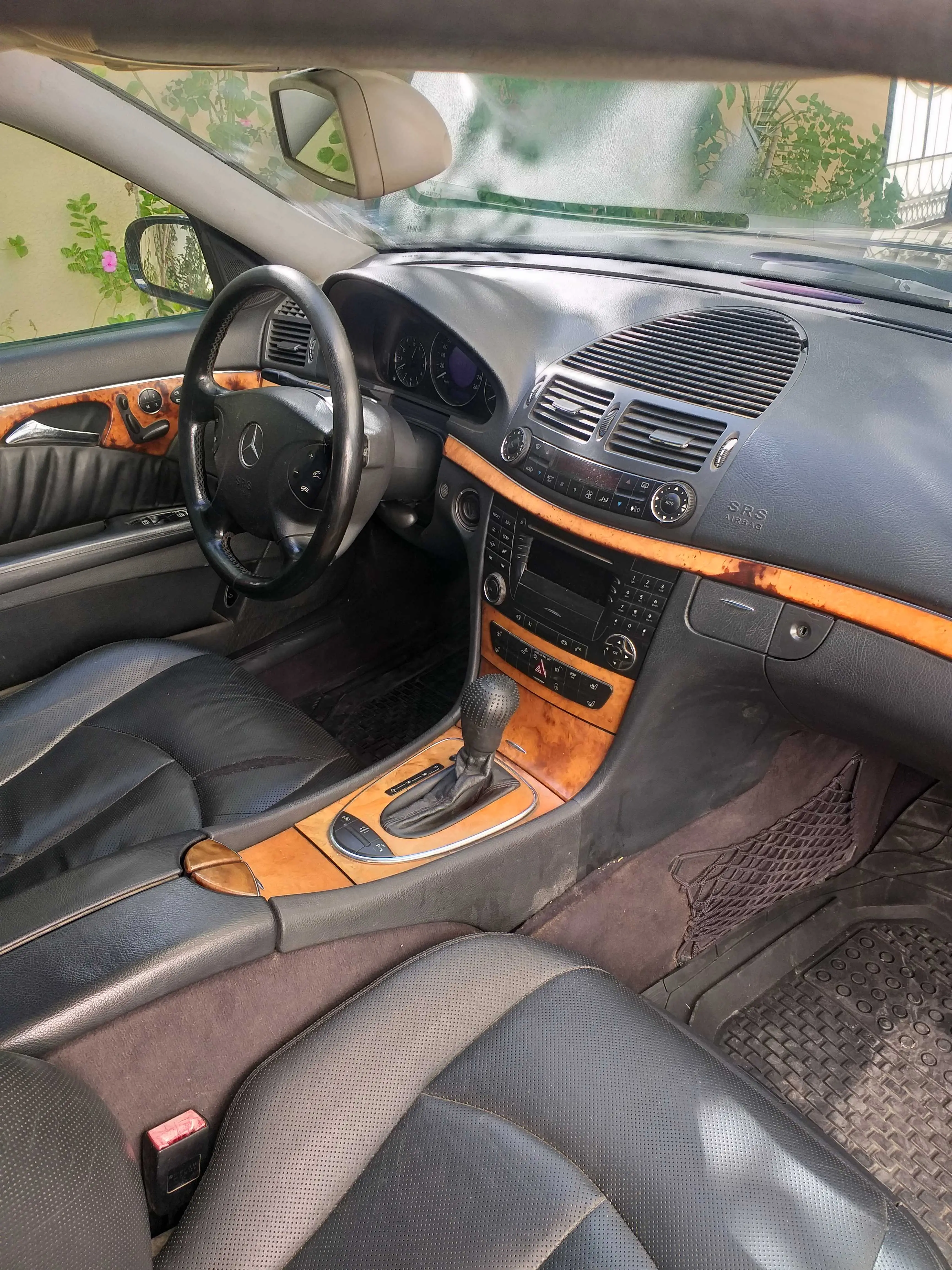  E 270 cdi boite auto toutte opption à Monastir - Photo 3