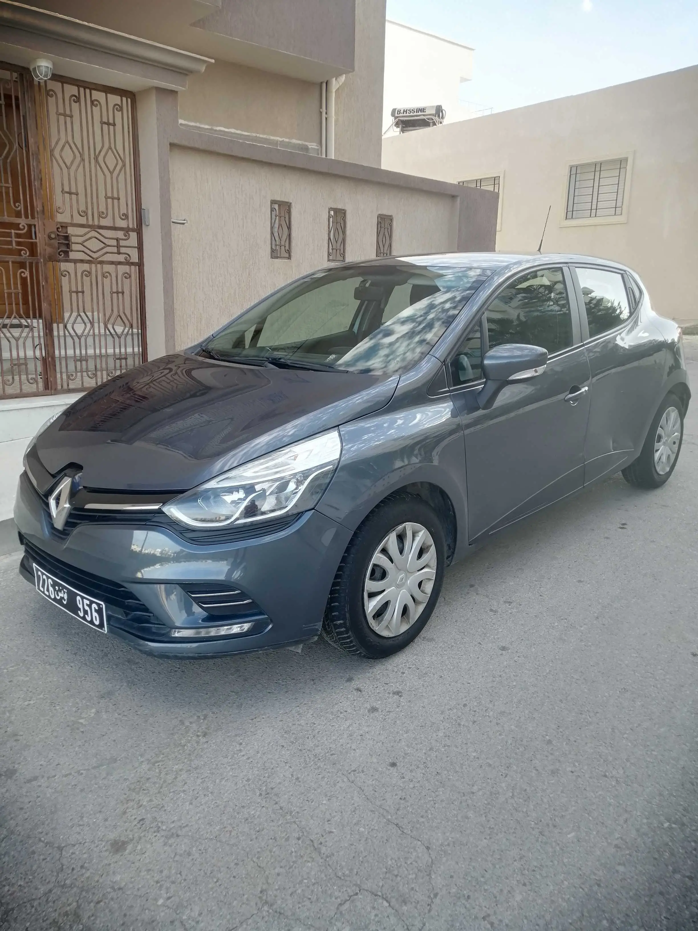  Clio 4 life plus à Bizerte - Photo 2