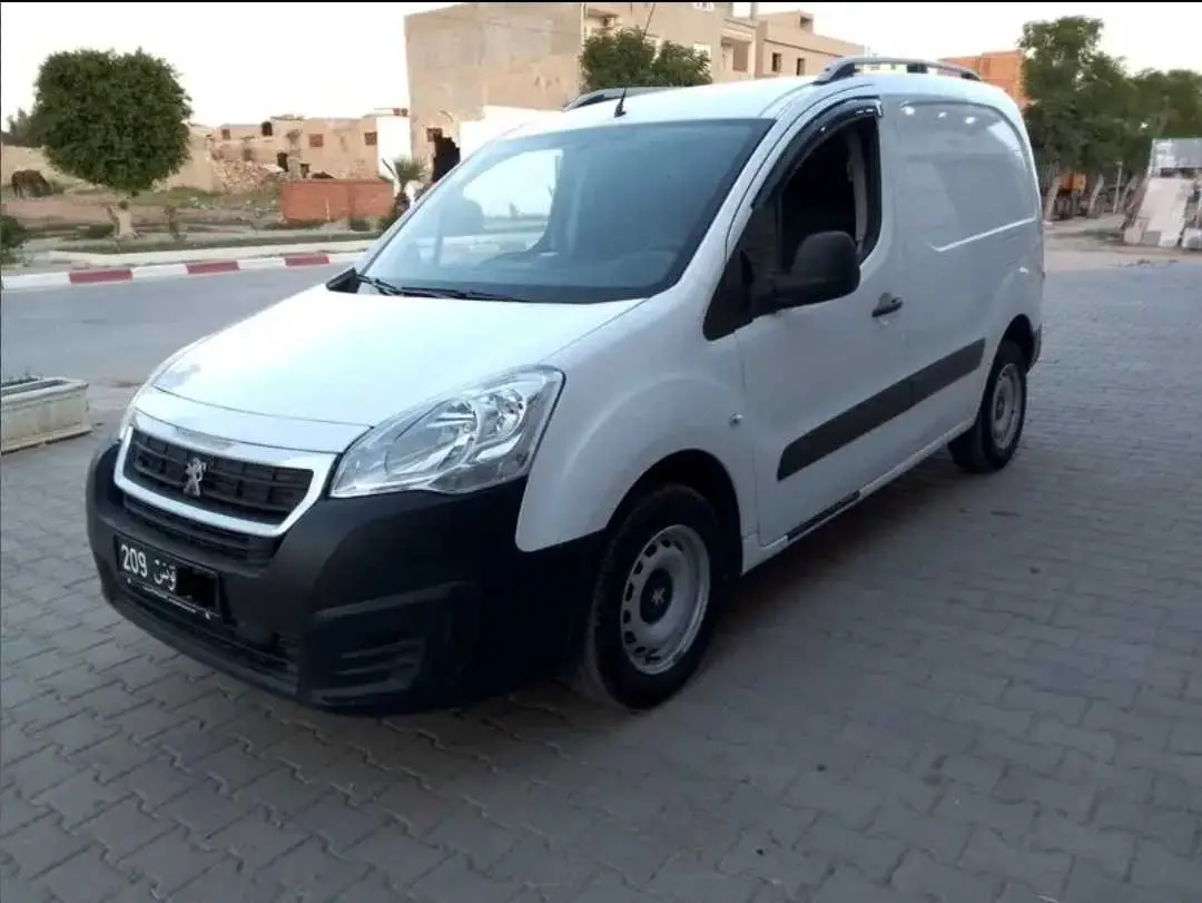  Peugeot Partner EHDI à Nabeul - Photo 2