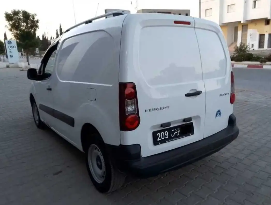  Peugeot Partner EHDI à Nabeul - Photo 3