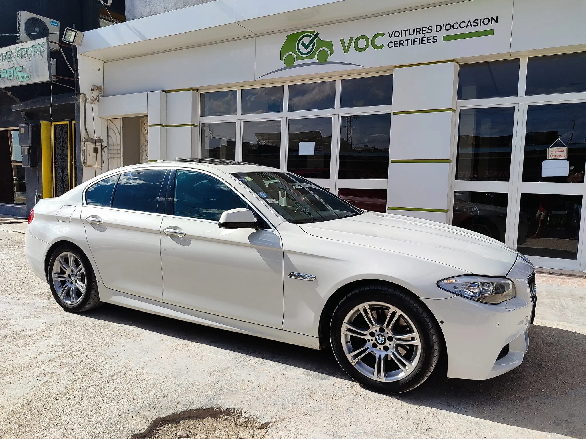  BMW 520I F10 PACK M TOUTES OPTIOSN TEL 22801802 à Ariana - Photo 3