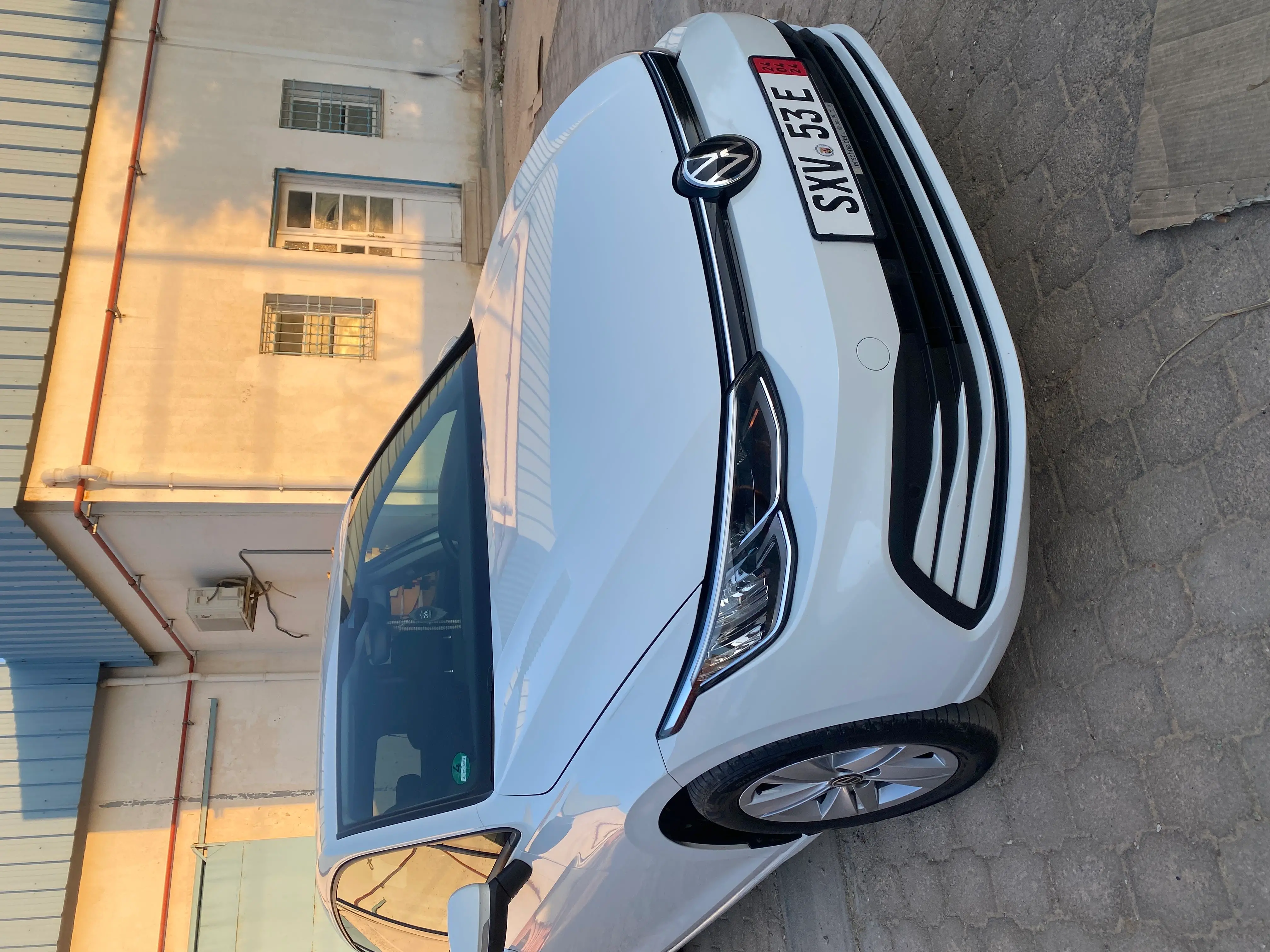  TOYOTA AVANSIS PREMIÈRE MAIN EN EXCELLENT ÉTAT 