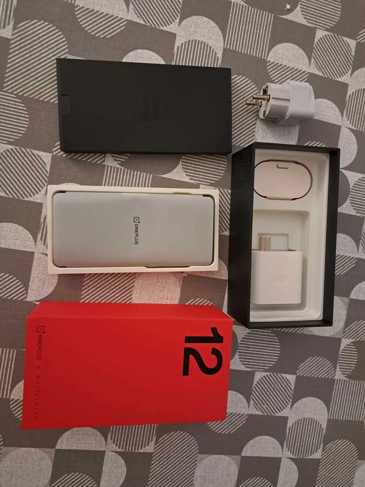  Oneplus 12 importé, cacheté, édition spéciale, 16Go, 512Go, SD8 gen3 à Ariana - Photo 3